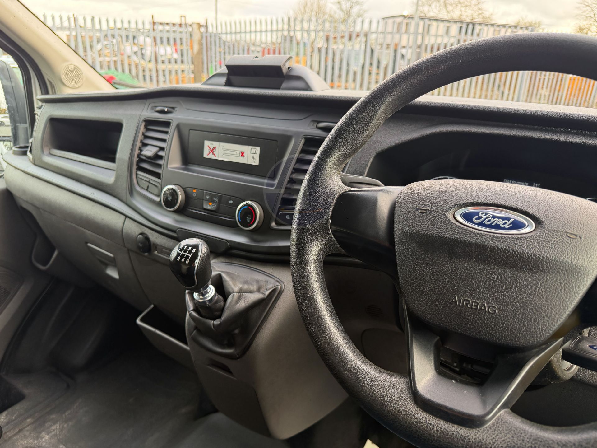 "ON SALE" FORD TRANSIT *LWB - LOW LOADER / LUTON BOX VAN* (2023 - EURO 6) *ONLY 59K MILES* - Image 30 of 34