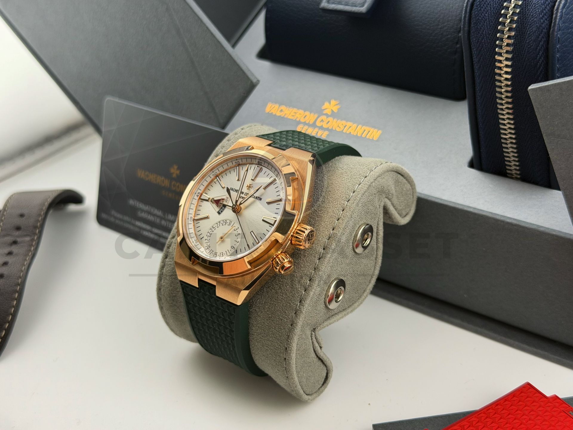 VACHERON CONSTANTIN OVERSEAS DUAL-TIME *18CT PINK GOLD* (2025) 41MM SILVER TONED SUNBURST DIAL - Image 9 of 25