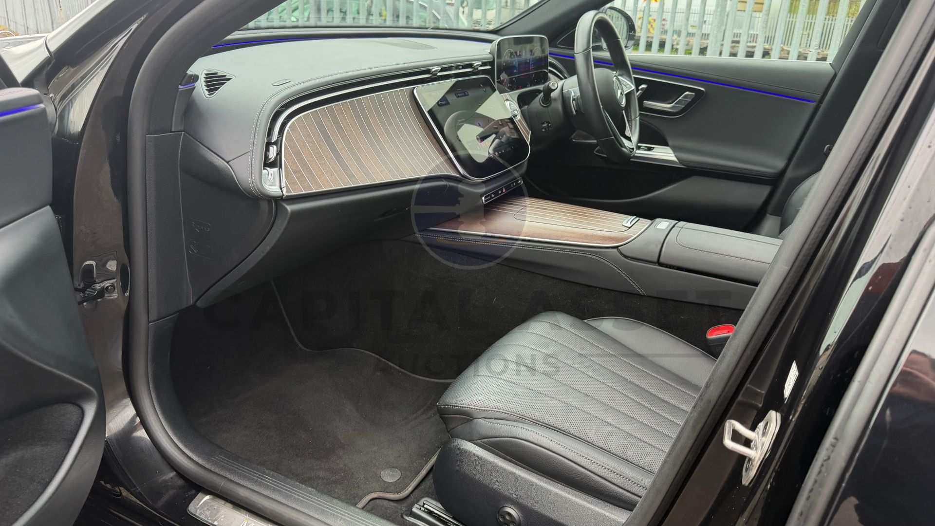 MERCEDES-BENZ E220D "EXCLUSIVE PREMIUM" (2025 MODEL) 9G-AUTO - PAN ROOF - BLACK - MEGA SPEC!!! - Image 20 of 57