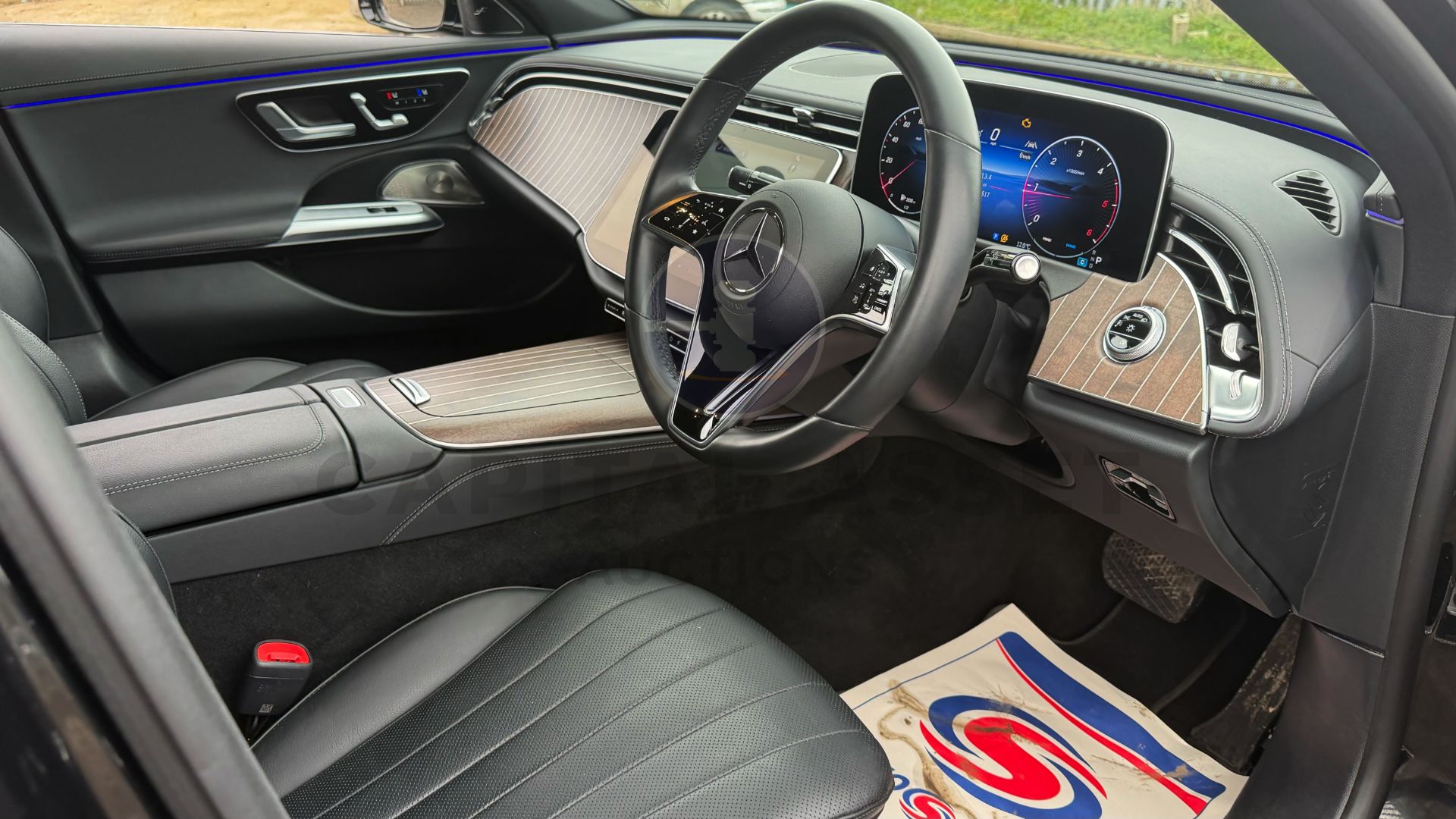 MERCEDES-BENZ E220D "EXCLUSIVE PREMIUM" (2025 MODEL) 9G-AUTO - PAN ROOF - BLACK - MEGA SPEC!!! - Image 43 of 57