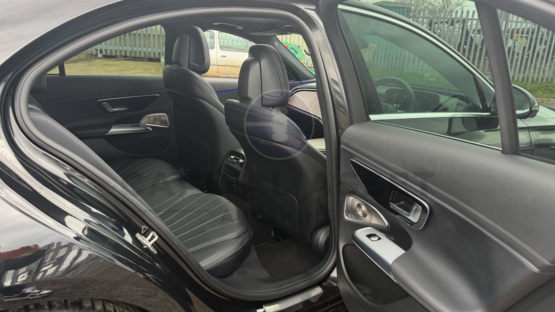 MERCEDES-BENZ E220D "EXCLUSIVE PREMIUM" (2025 MODEL) 9G-AUTO - PAN ROOF - BLACK - MEGA SPEC!!! - Image 31 of 57