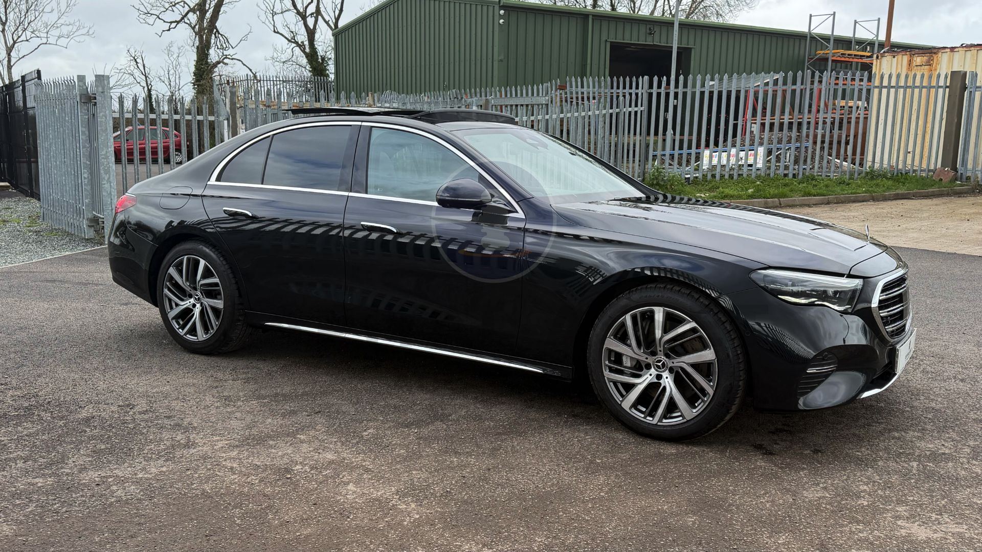 MERCEDES-BENZ E220D "EXCLUSIVE PREMIUM" (2025 MODEL) 9G-AUTO - PAN ROOF - BLACK - MEGA SPEC!!!