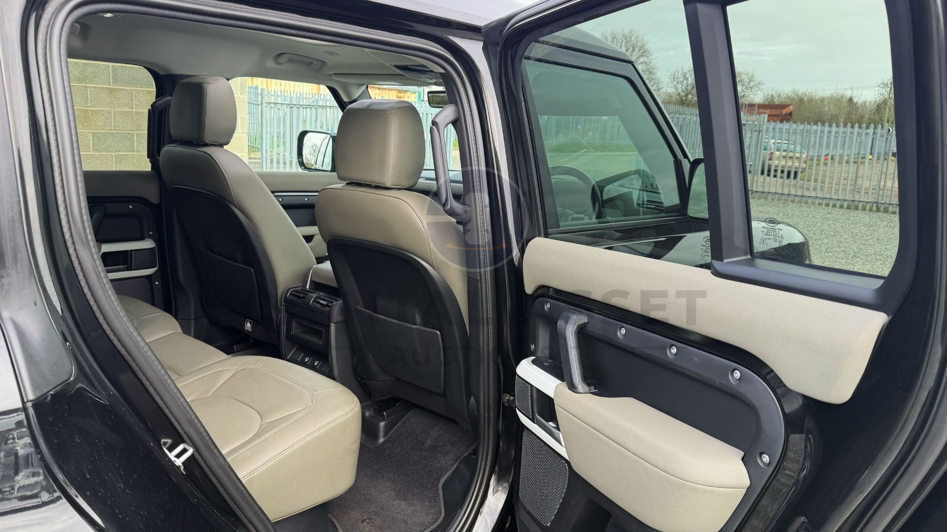 "ON SALE" LAND ROVER DEFENDER 110 *XS EDITION* 5 DOOR SUV (2022 - EURO 6) 3.0 D250 - (NO VAT) - Image 35 of 64