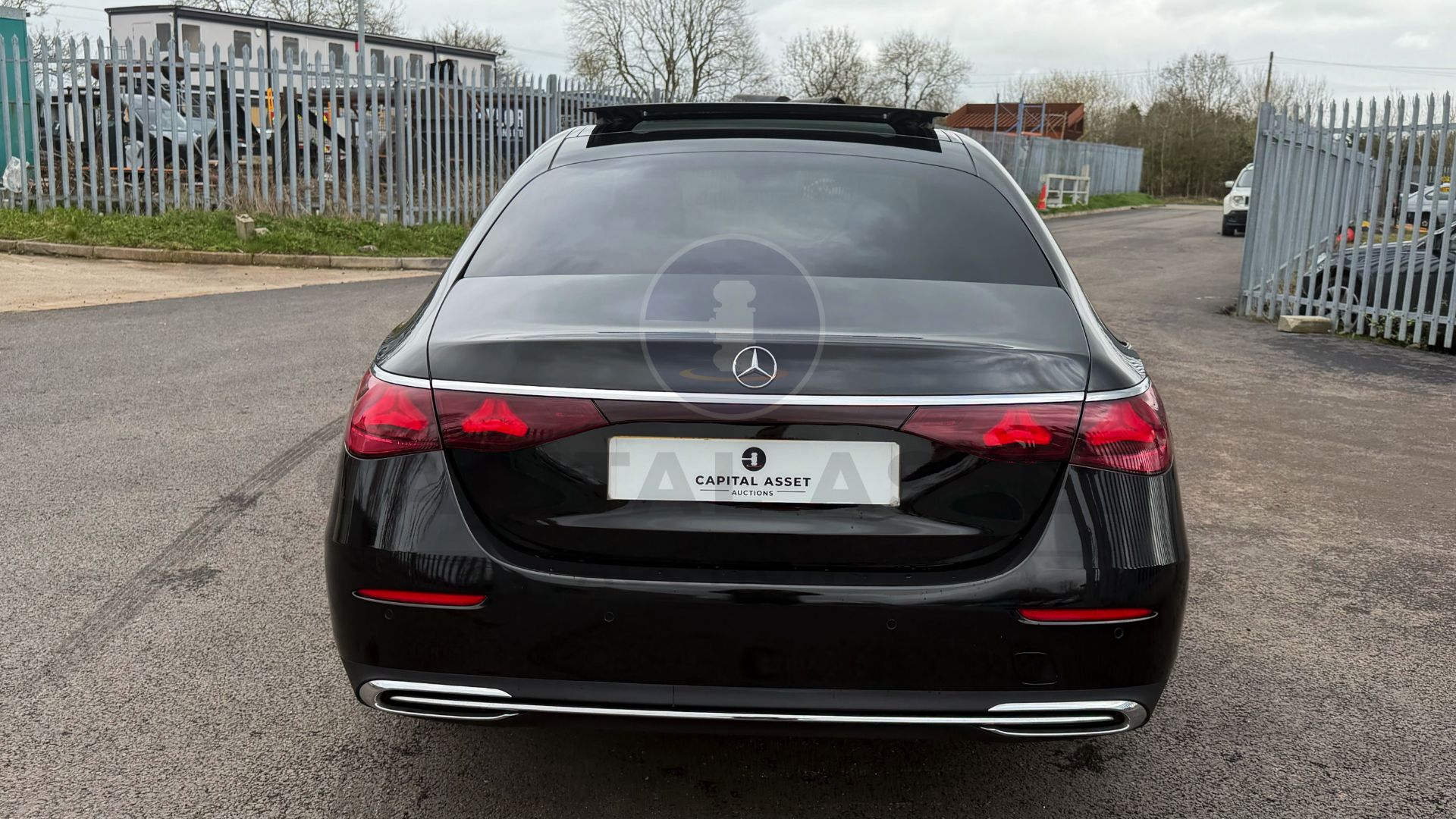 MERCEDES-BENZ E220D "EXCLUSIVE PREMIUM" (2025 MODEL) 9G-AUTO - PAN ROOF - BLACK - MEGA SPEC!!! - Image 11 of 57