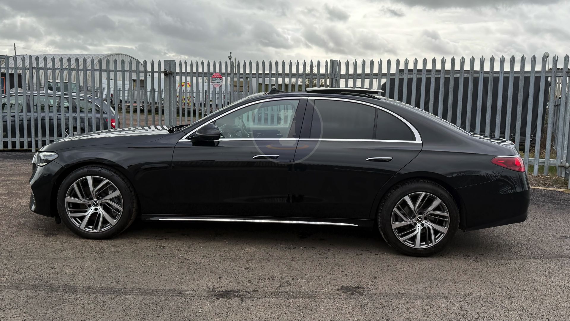 MERCEDES-BENZ E220D "EXCLUSIVE PREMIUM" (2025 MODEL) 9G-AUTO - PAN ROOF - BLACK - MEGA SPEC!!! - Image 8 of 57