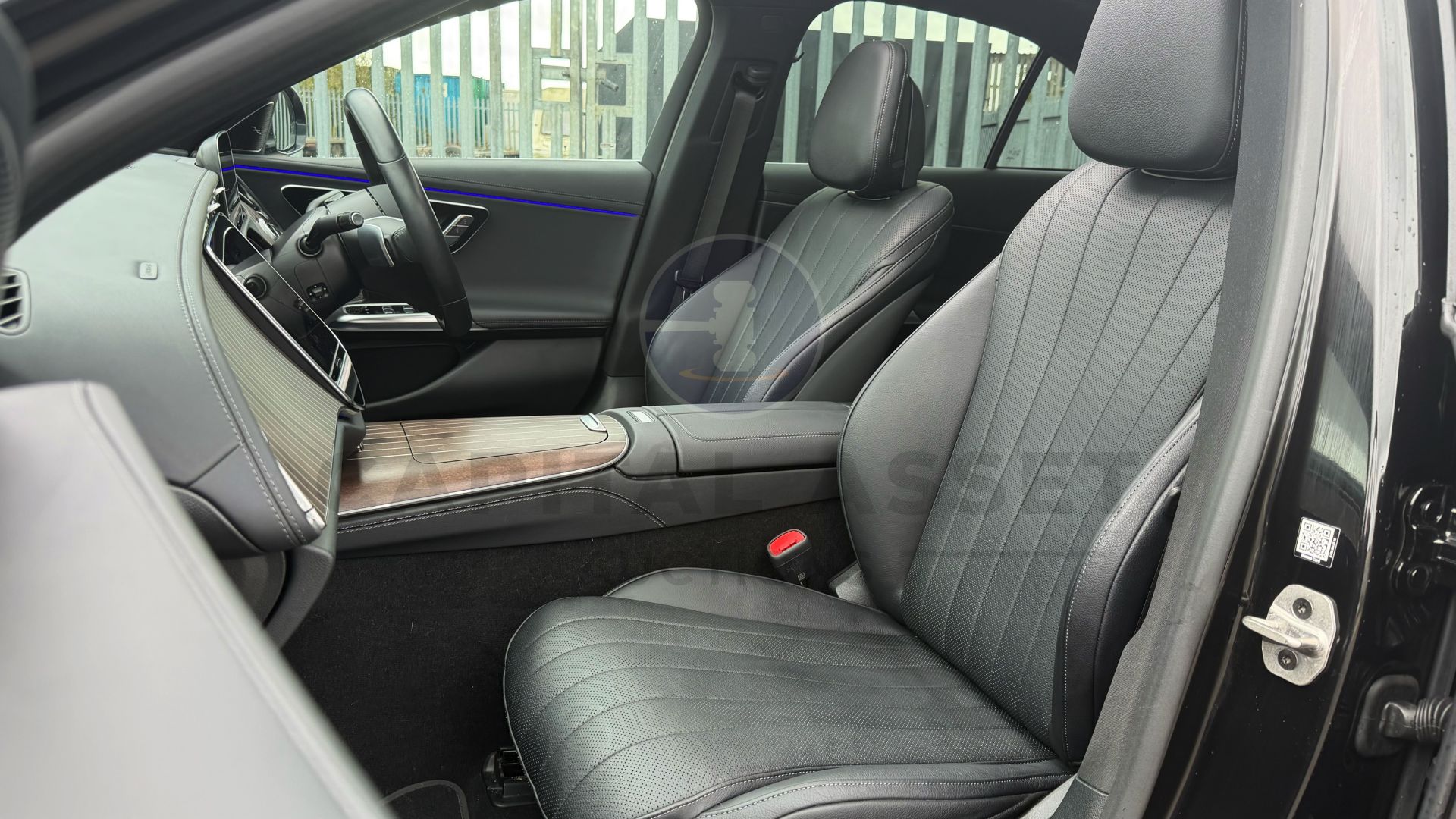 MERCEDES-BENZ E220D "EXCLUSIVE PREMIUM" (2025 MODEL) 9G-AUTO - PAN ROOF - BLACK - MEGA SPEC!!! - Image 24 of 57