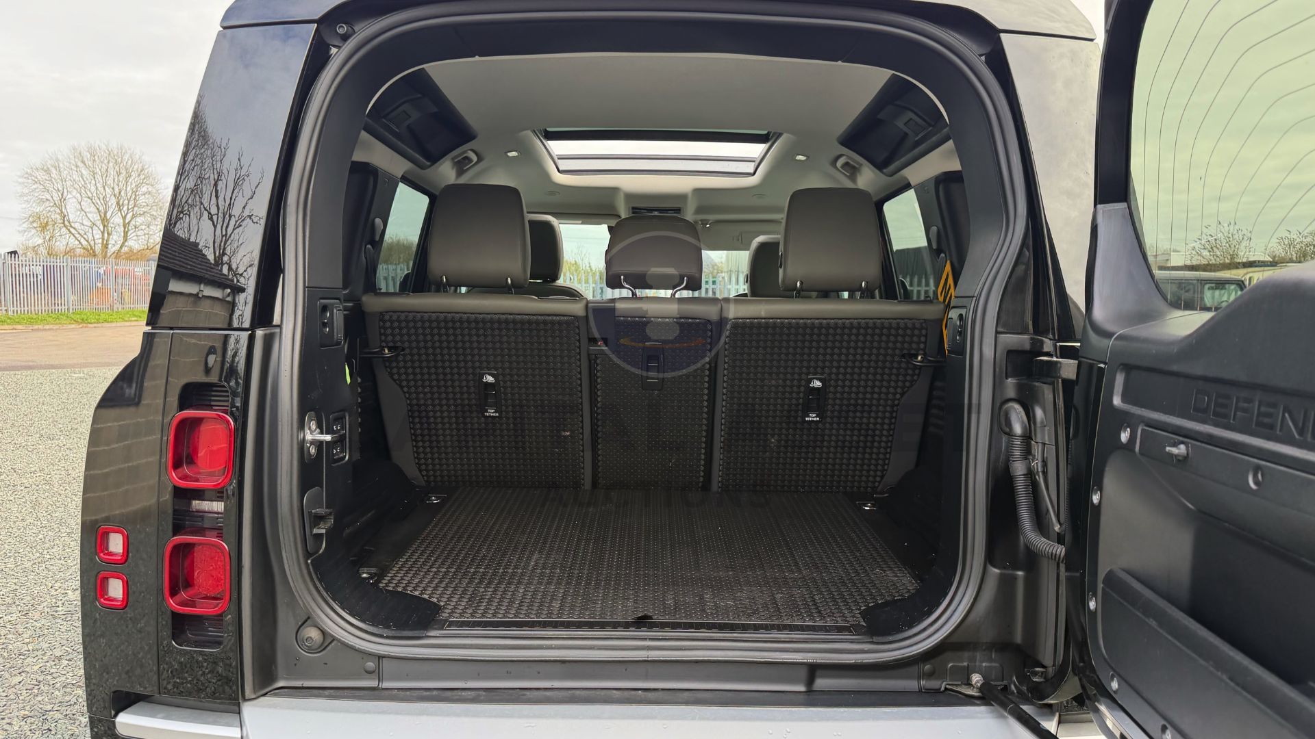 "ON SALE" LAND ROVER DEFENDER 110 *XS EDITION* 5 DOOR SUV (2022 - EURO 6) 3.0 D250 - (NO VAT) - Image 33 of 64