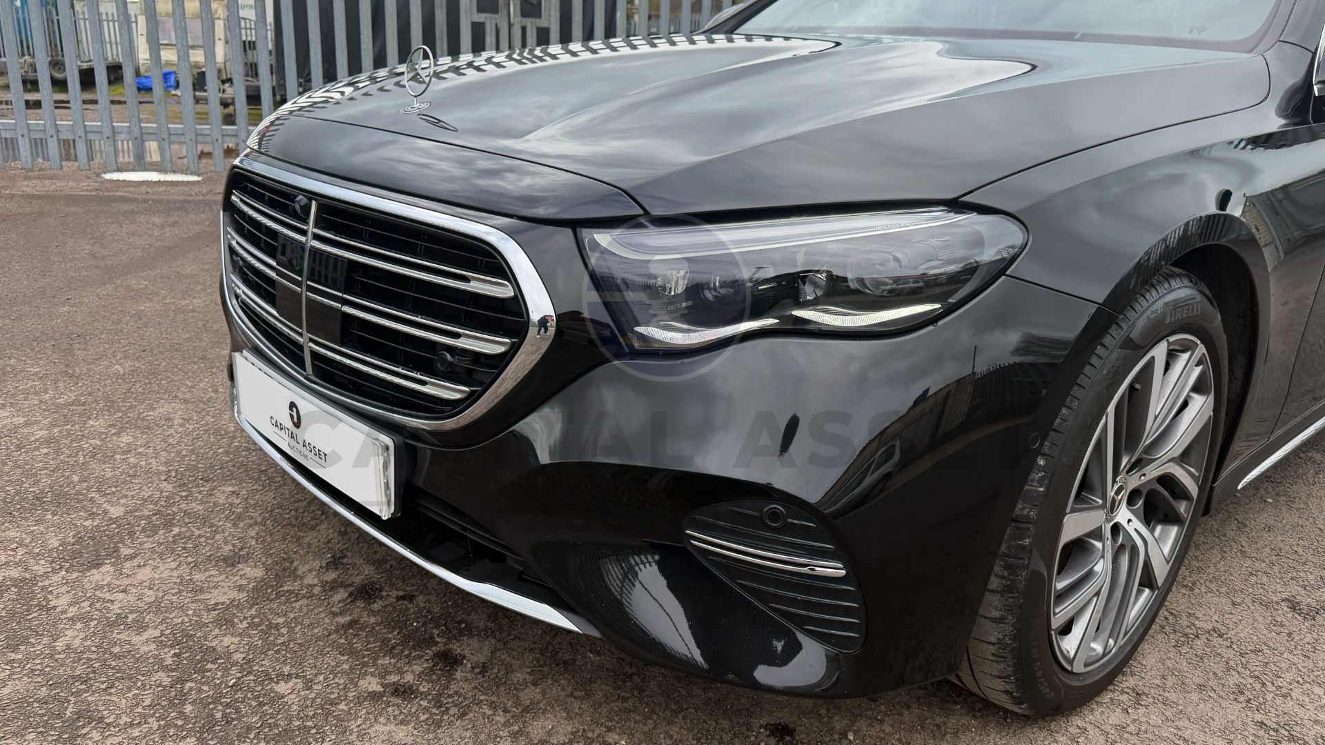 MERCEDES-BENZ E220D "EXCLUSIVE PREMIUM" (2025 MODEL) 9G-AUTO - PAN ROOF - BLACK - MEGA SPEC!!! - Image 17 of 57