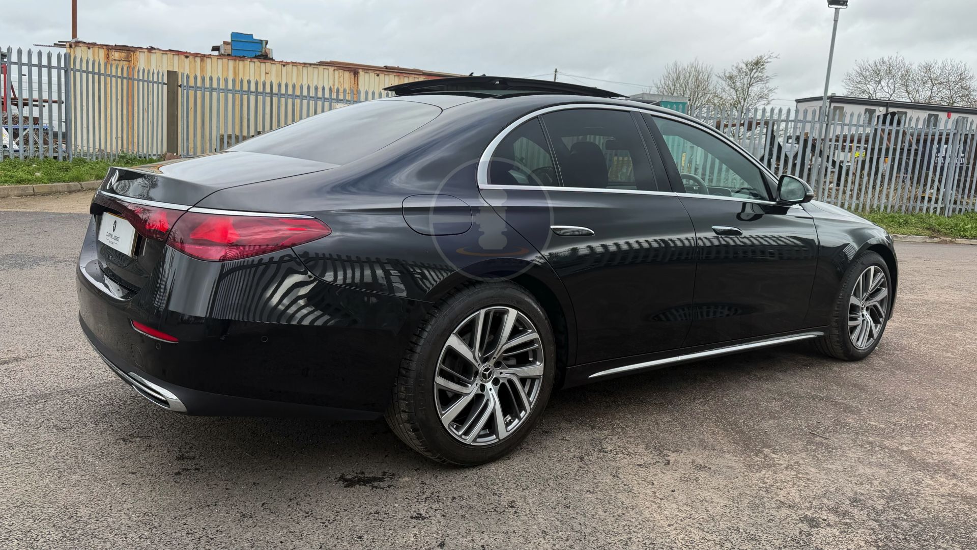 MERCEDES-BENZ E220D "EXCLUSIVE PREMIUM" (2025 MODEL) 9G-AUTO - PAN ROOF - BLACK - MEGA SPEC!!! - Image 13 of 57