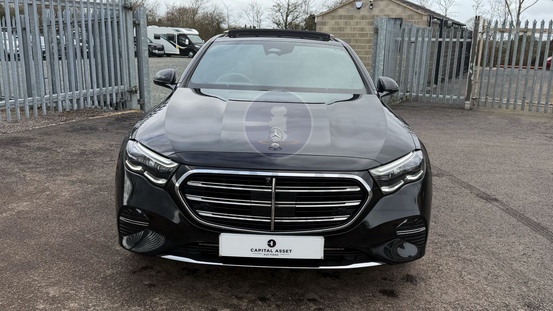 MERCEDES-BENZ E220D "EXCLUSIVE PREMIUM" (2025 MODEL) 9G-AUTO - PAN ROOF - BLACK - MEGA SPEC!!! - Image 4 of 57