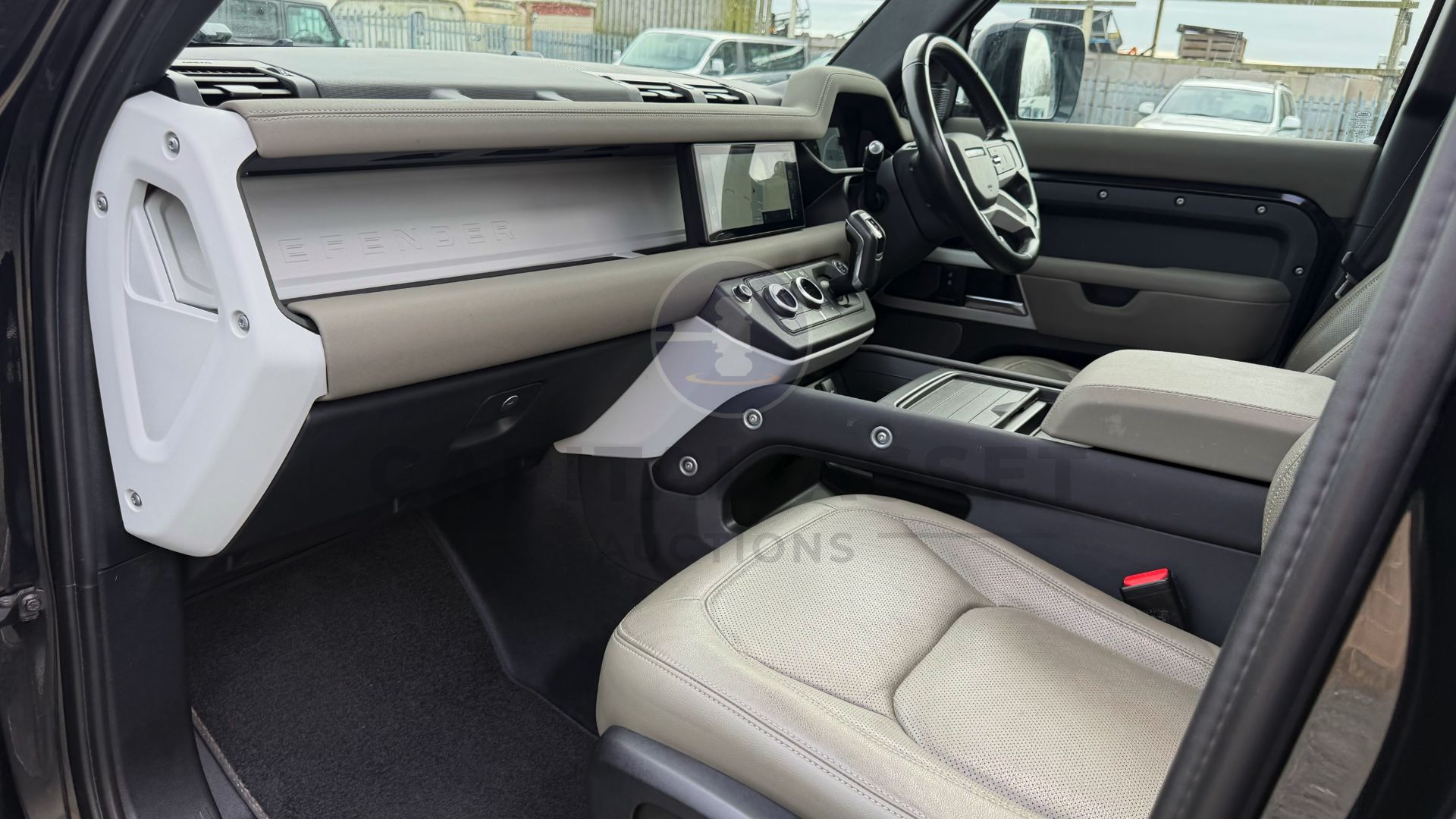 "ON SALE" LAND ROVER DEFENDER 110 *XS EDITION* 5 DOOR SUV (2022 - EURO 6) 3.0 D250 - (NO VAT) - Image 24 of 64