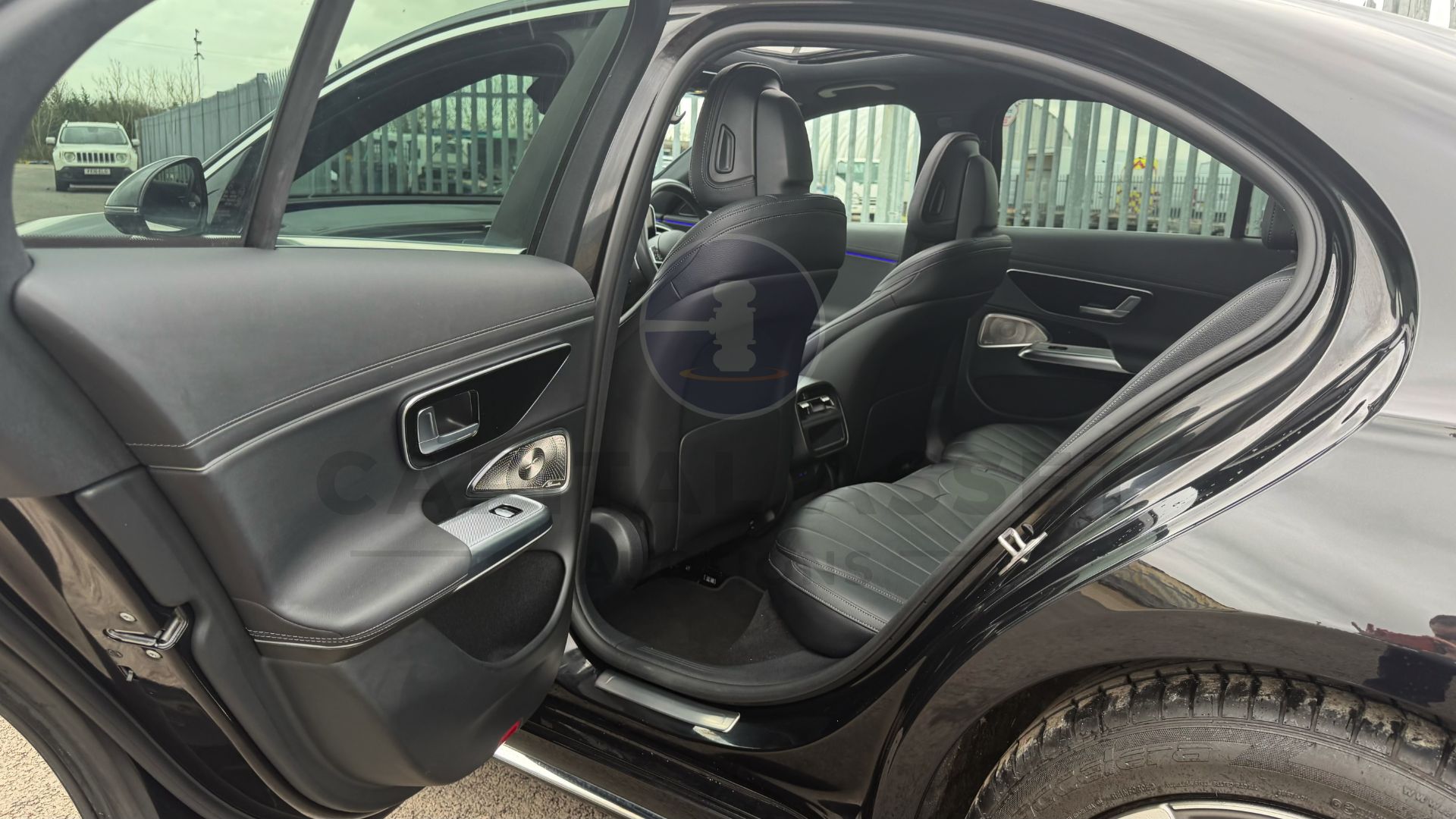MERCEDES-BENZ E220D "EXCLUSIVE PREMIUM" (2025 MODEL) 9G-AUTO - PAN ROOF - BLACK - MEGA SPEC!!! - Image 25 of 57