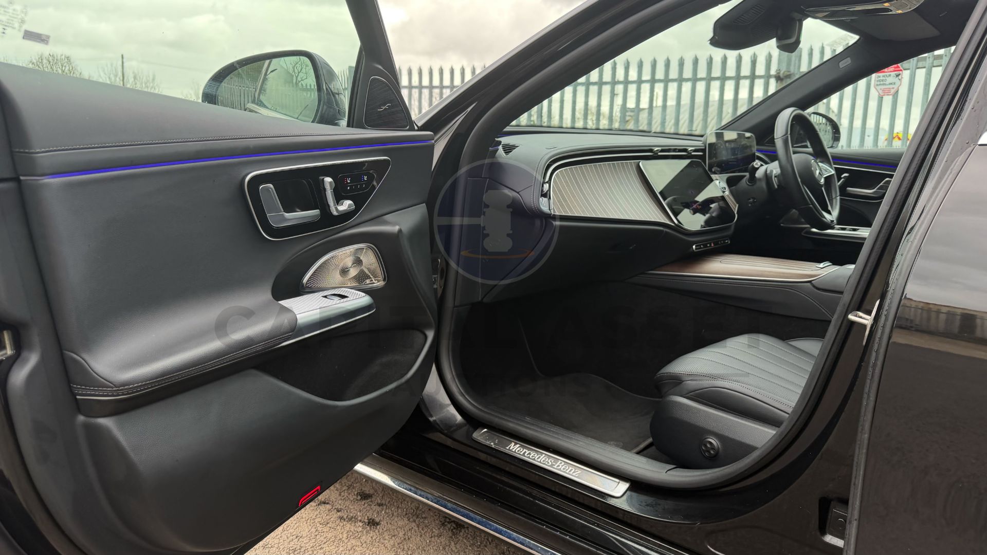 MERCEDES-BENZ E220D "EXCLUSIVE PREMIUM" (2025 MODEL) 9G-AUTO - PAN ROOF - BLACK - MEGA SPEC!!! - Image 18 of 57