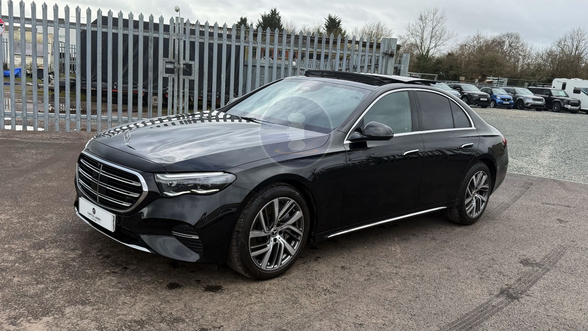MERCEDES-BENZ E220D "EXCLUSIVE PREMIUM" (2025 MODEL) 9G-AUTO - PAN ROOF - BLACK - MEGA SPEC!!! - Image 6 of 57