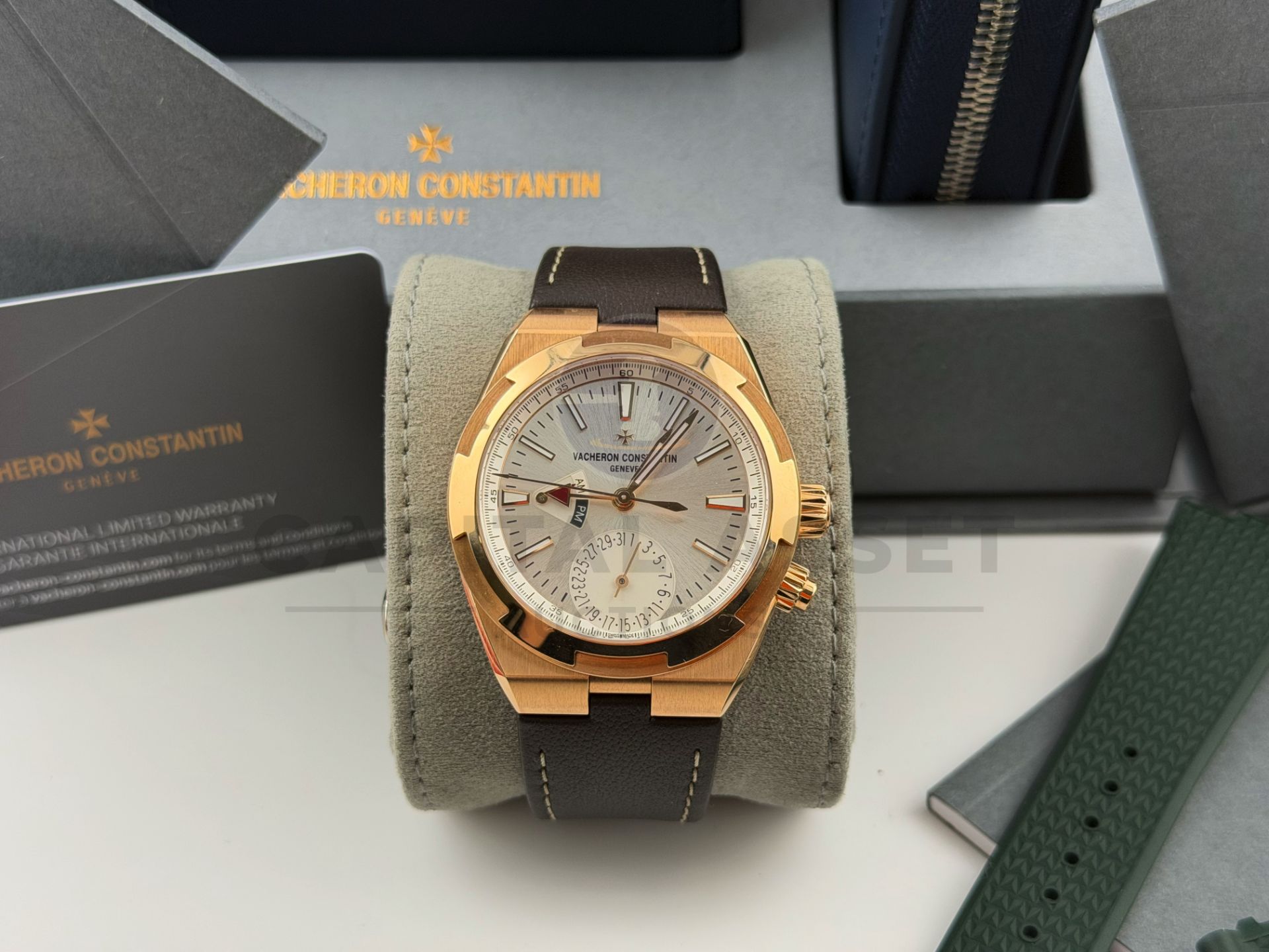 VACHERON CONSTANTIN OVERSEAS DUAL-TIME *18CT PINK GOLD* (2025) 41MM SILVER TONED SUNBURST DIAL - Image 20 of 25