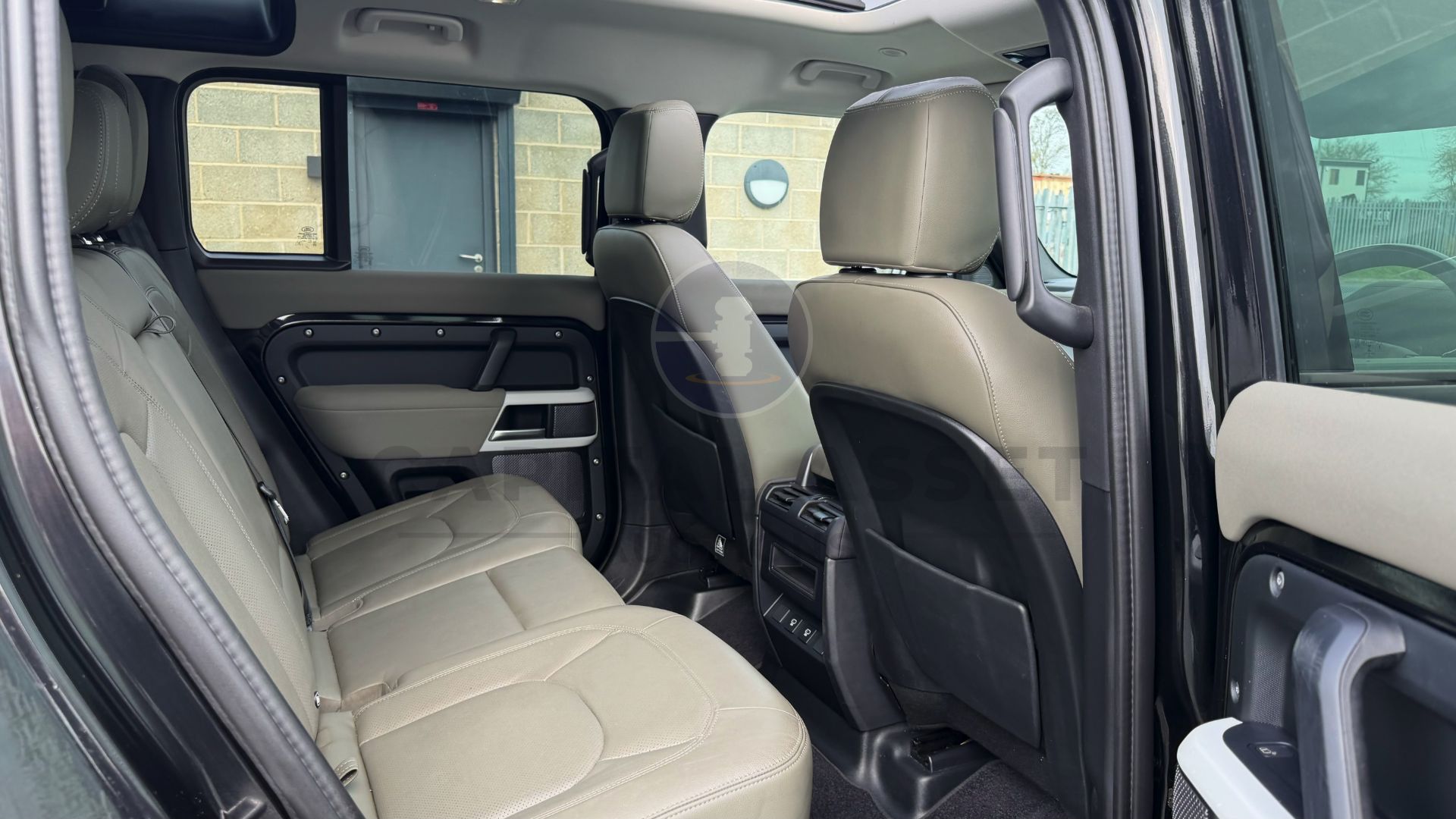 "ON SALE" LAND ROVER DEFENDER 110 *XS EDITION* 5 DOOR SUV (2022 - EURO 6) 3.0 D250 - (NO VAT) - Image 36 of 64