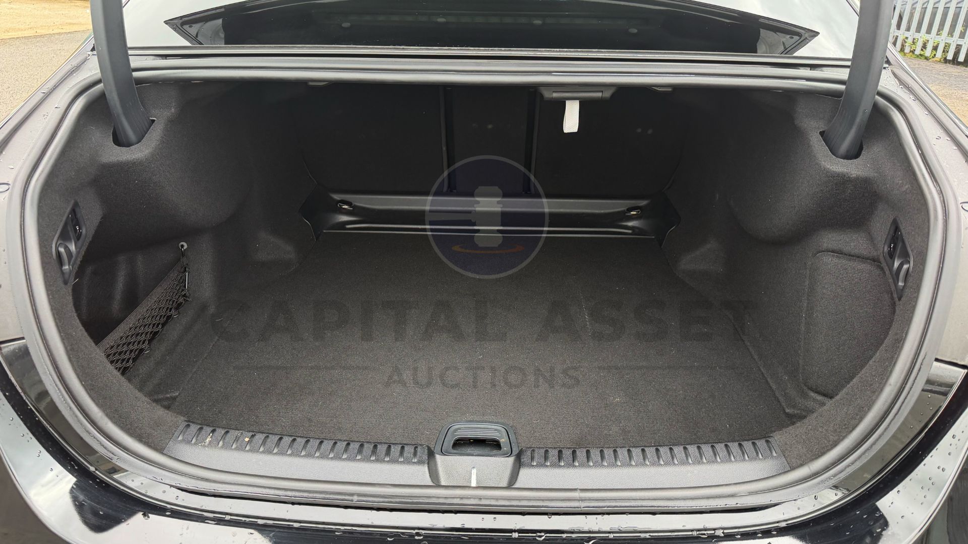 MERCEDES-BENZ E220D "EXCLUSIVE PREMIUM" (2025 MODEL) 9G-AUTO - PAN ROOF - BLACK - MEGA SPEC!!! - Image 29 of 57