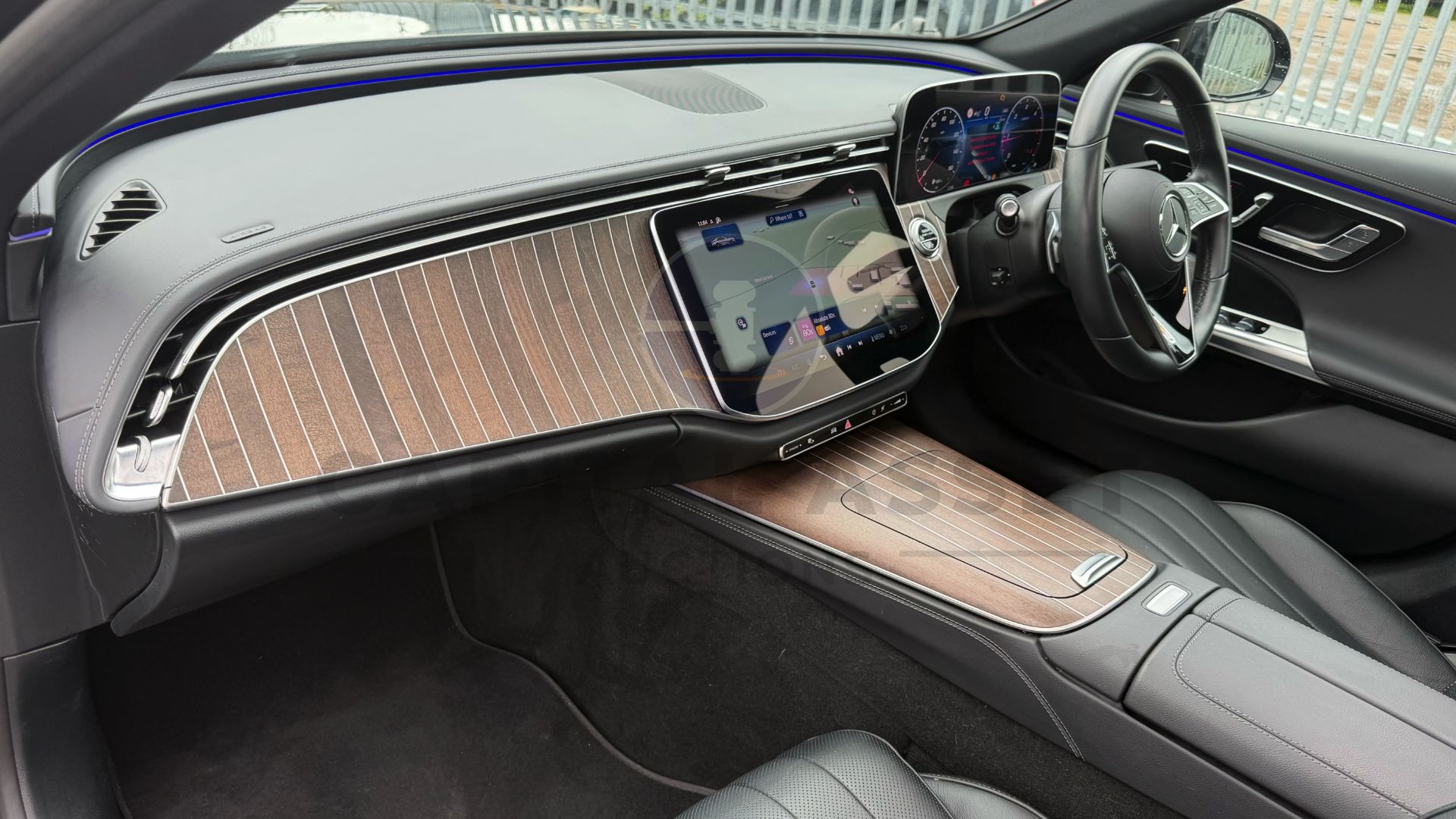 MERCEDES-BENZ E220D "EXCLUSIVE PREMIUM" (2025 MODEL) 9G-AUTO - PAN ROOF - BLACK - MEGA SPEC!!! - Image 21 of 57