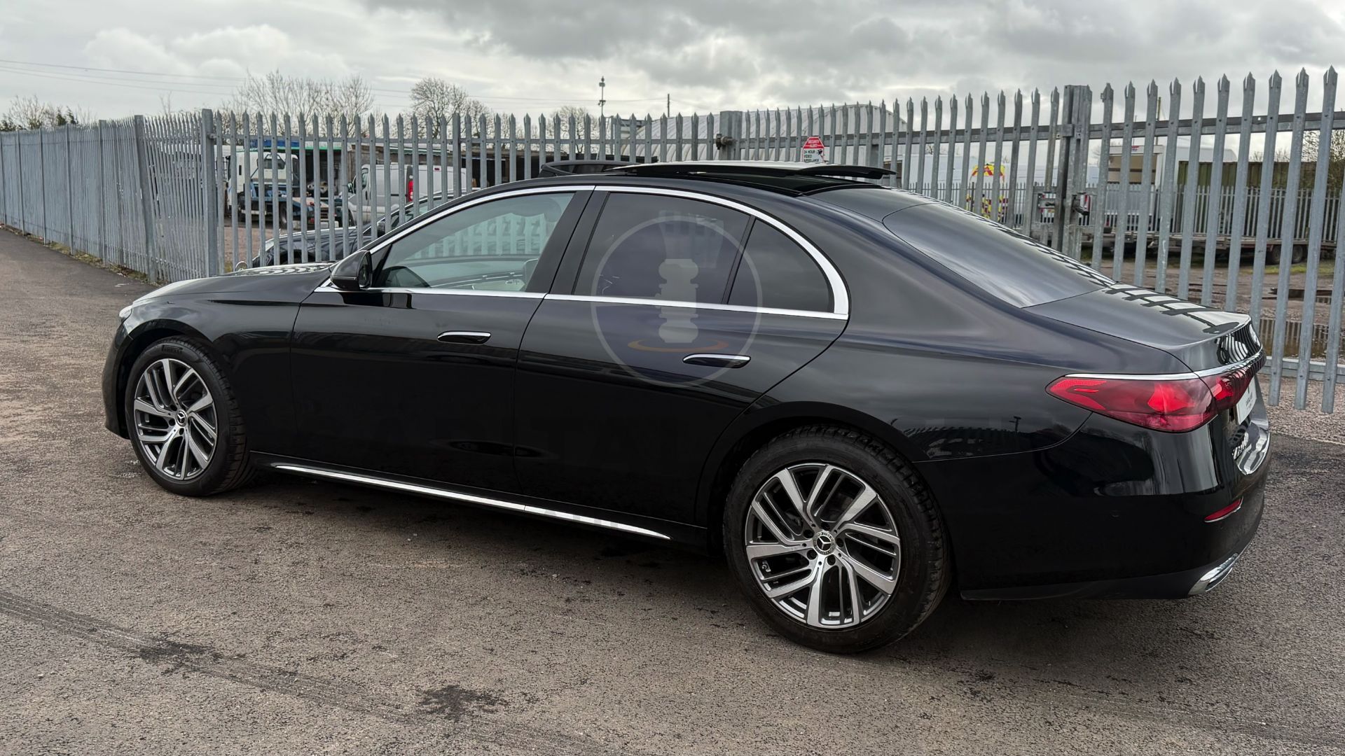 MERCEDES-BENZ E220D "EXCLUSIVE PREMIUM" (2025 MODEL) 9G-AUTO - PAN ROOF - BLACK - MEGA SPEC!!! - Image 9 of 57