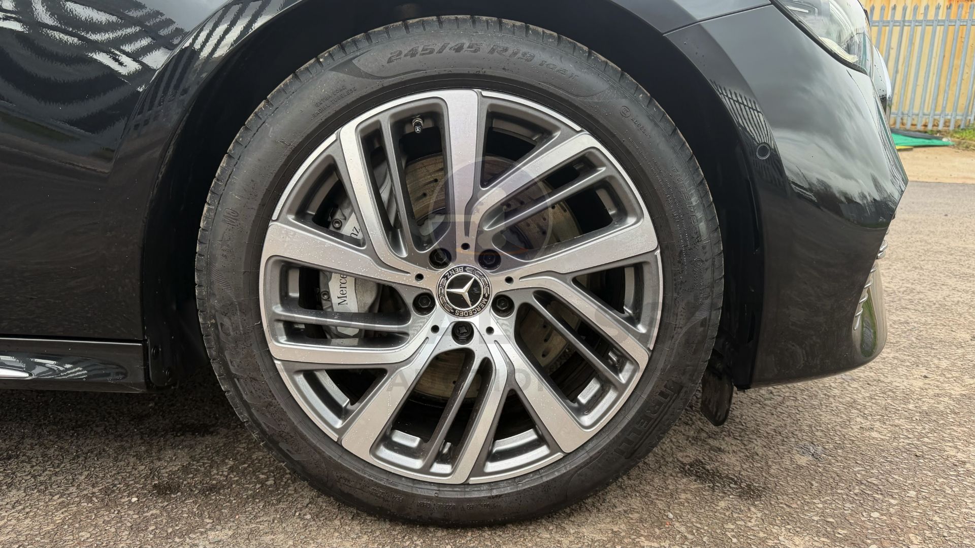 MERCEDES-BENZ E220D "EXCLUSIVE PREMIUM" (2025 MODEL) 9G-AUTO - PAN ROOF - BLACK - MEGA SPEC!!! - Image 15 of 57