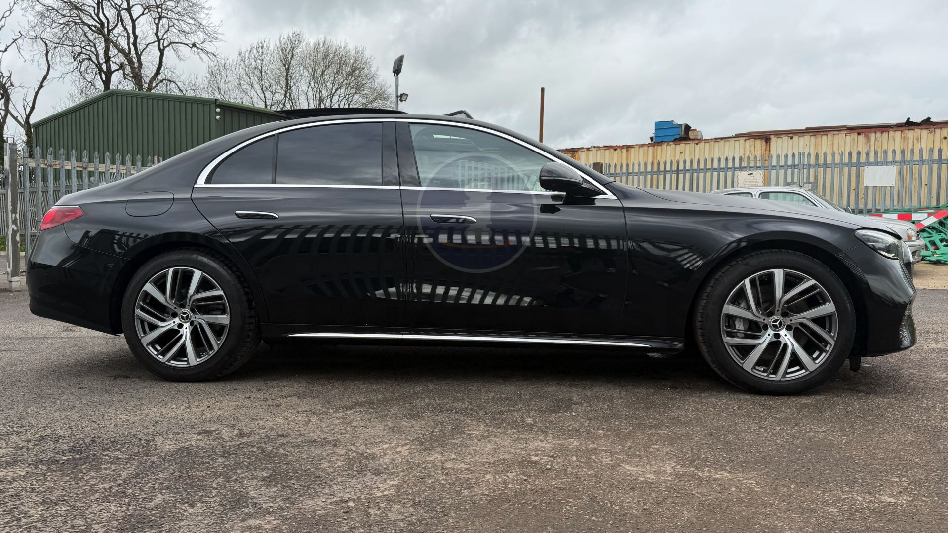 MERCEDES-BENZ E220D "EXCLUSIVE PREMIUM" (2025 MODEL) 9G-AUTO - PAN ROOF - BLACK - MEGA SPEC!!! - Image 14 of 57