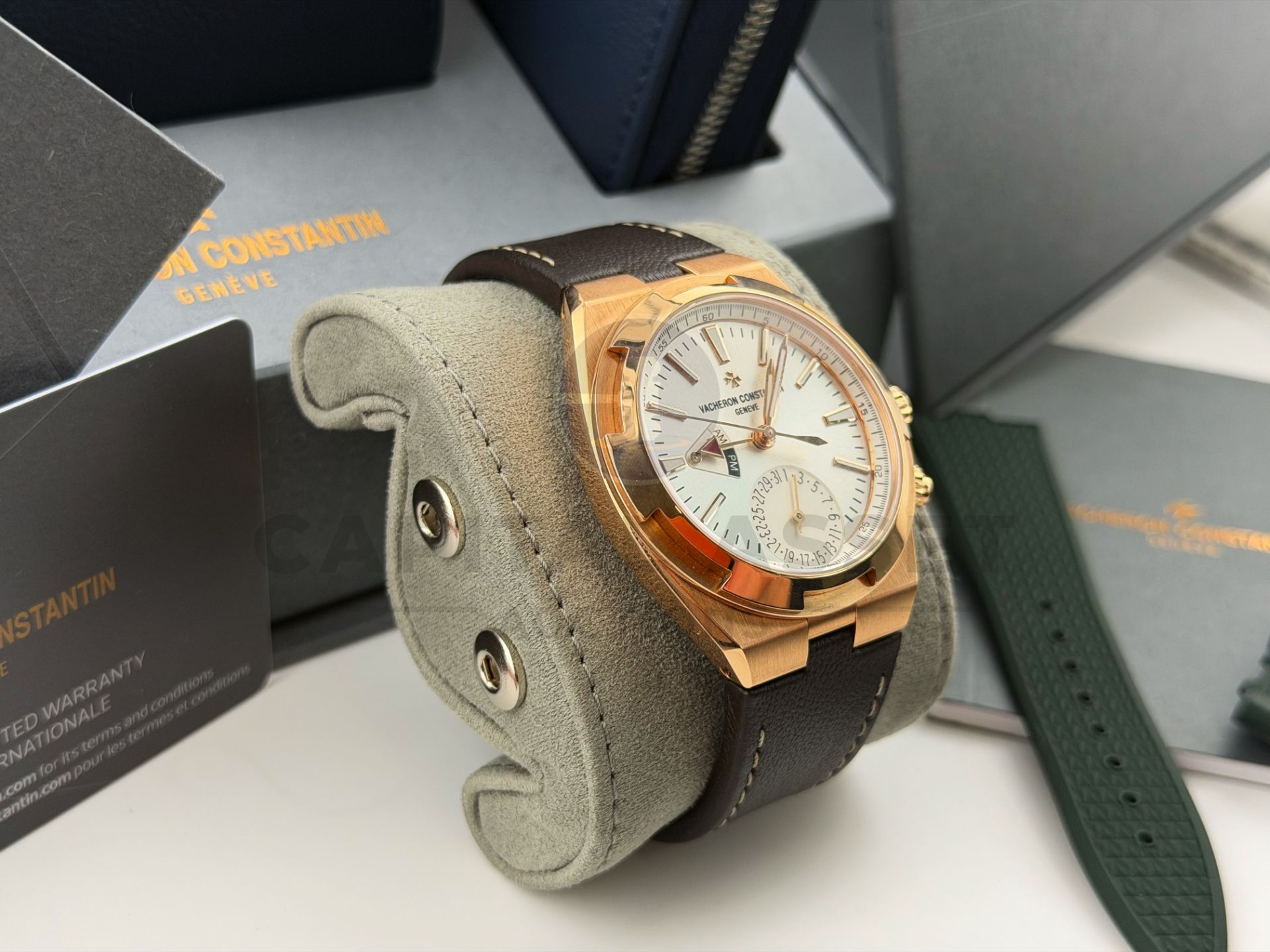 VACHERON CONSTANTIN OVERSEAS DUAL-TIME *18CT PINK GOLD* (2025) 41MM SILVER TONED SUNBURST DIAL - Image 21 of 25