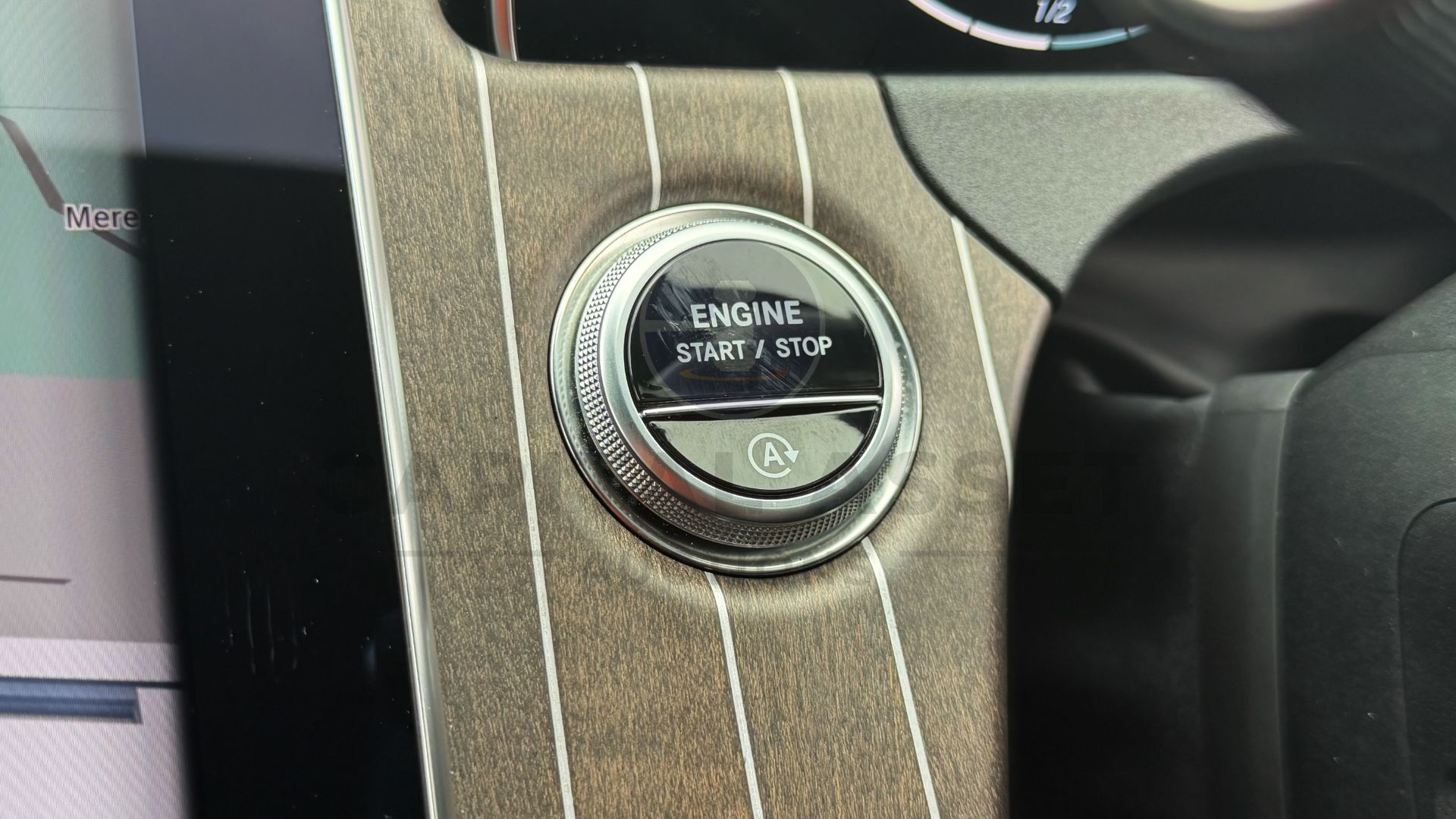 MERCEDES-BENZ E220D "EXCLUSIVE PREMIUM" (2025 MODEL) 9G-AUTO - PAN ROOF - BLACK - MEGA SPEC!!! - Image 53 of 57