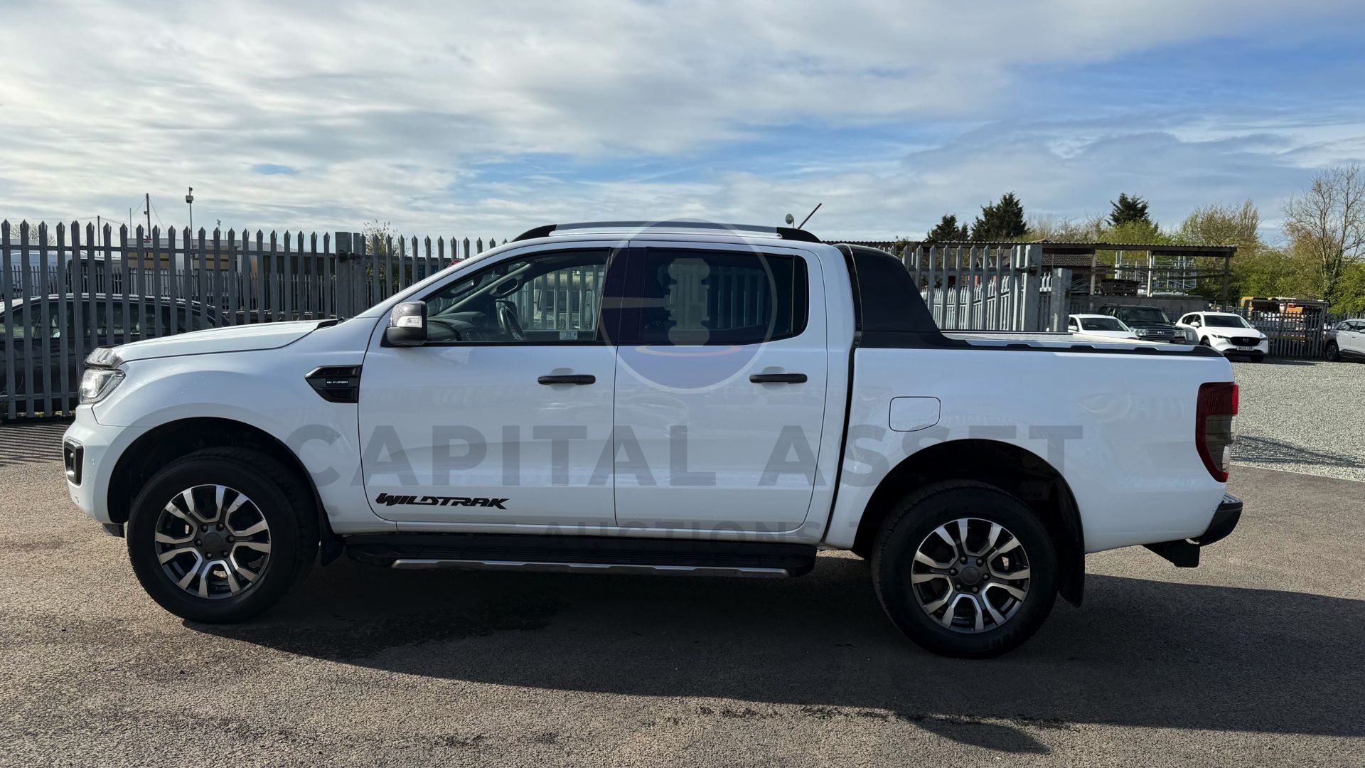 FORD RANGER *WILDTRAK* D/CAB PICK-UP (2022) 2.0 TDCI 'ECOBLUE' 10 SPEED AUTO *ONLY 57,000 FROM NEW* - Image 4 of 50