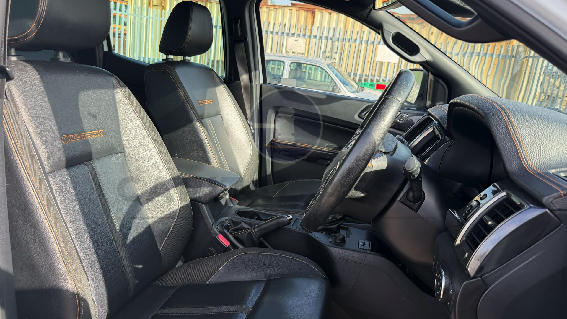 FORD RANGER *WILDTRAK* D/CAB PICK-UP (2022) 2.0 TDCI 'ECOBLUE' 10 SPEED AUTO *ONLY 57,000 FROM NEW* - Image 35 of 50