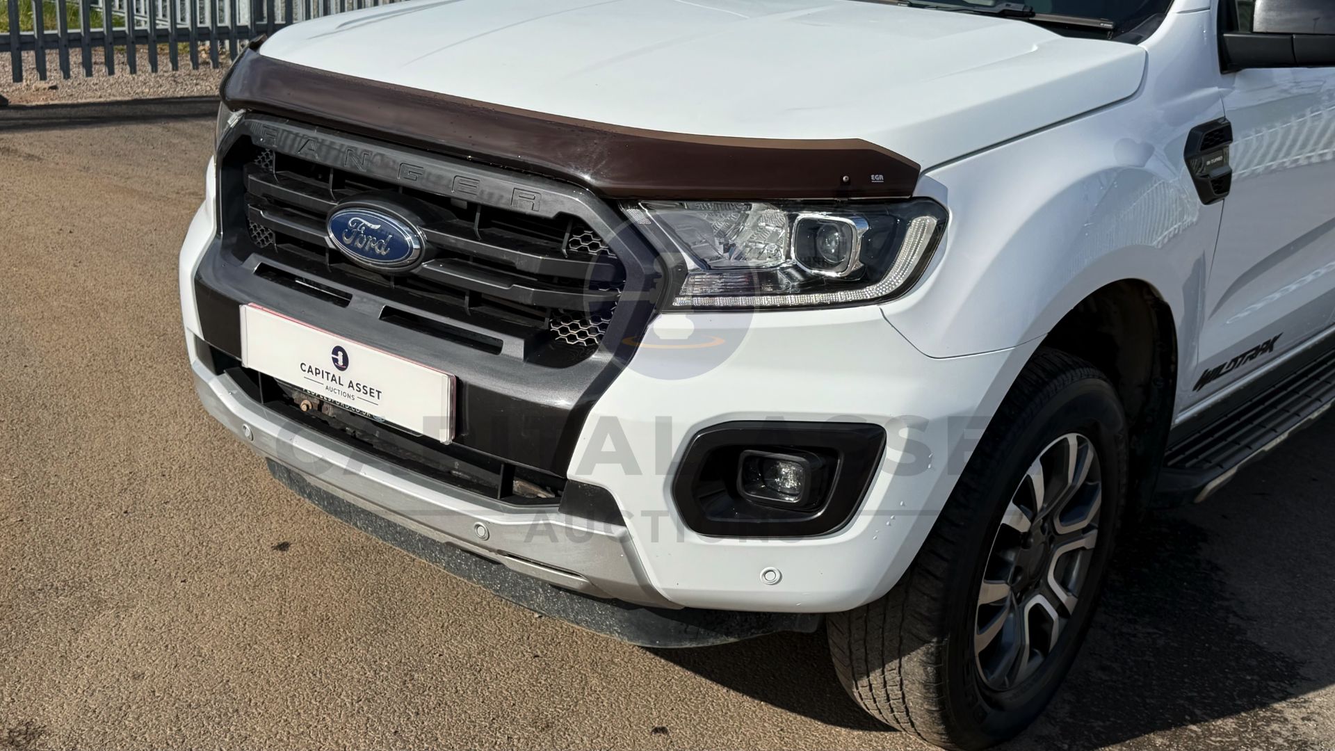 FORD RANGER *WILDTRAK* D/CAB PICK-UP (2022) 2.0 TDCI 'ECOBLUE' 10 SPEED AUTO *ONLY 57,000 FROM NEW* - Image 17 of 50