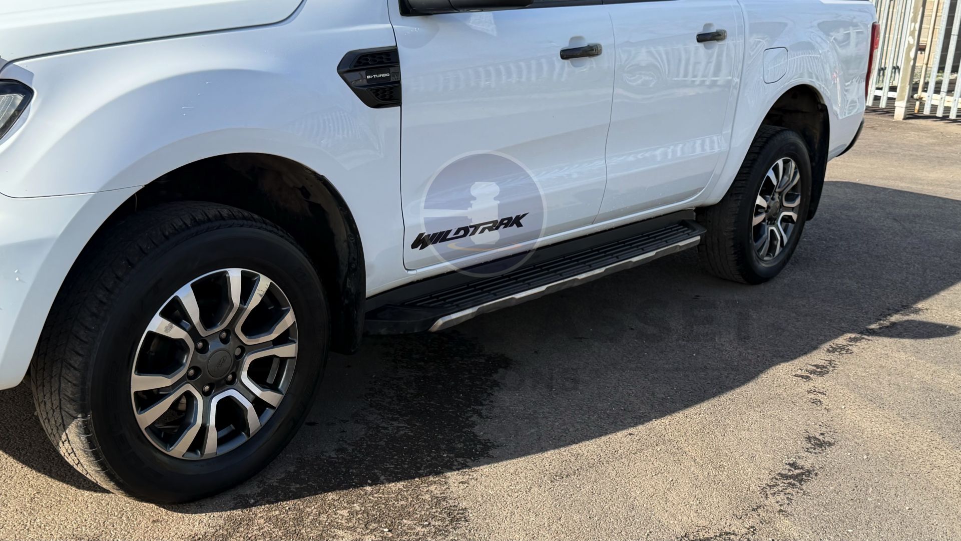 FORD RANGER *WILDTRAK* D/CAB PICK-UP (2022) 2.0 TDCI 'ECOBLUE' 10 SPEED AUTO *ONLY 57,000 FROM NEW* - Image 18 of 50