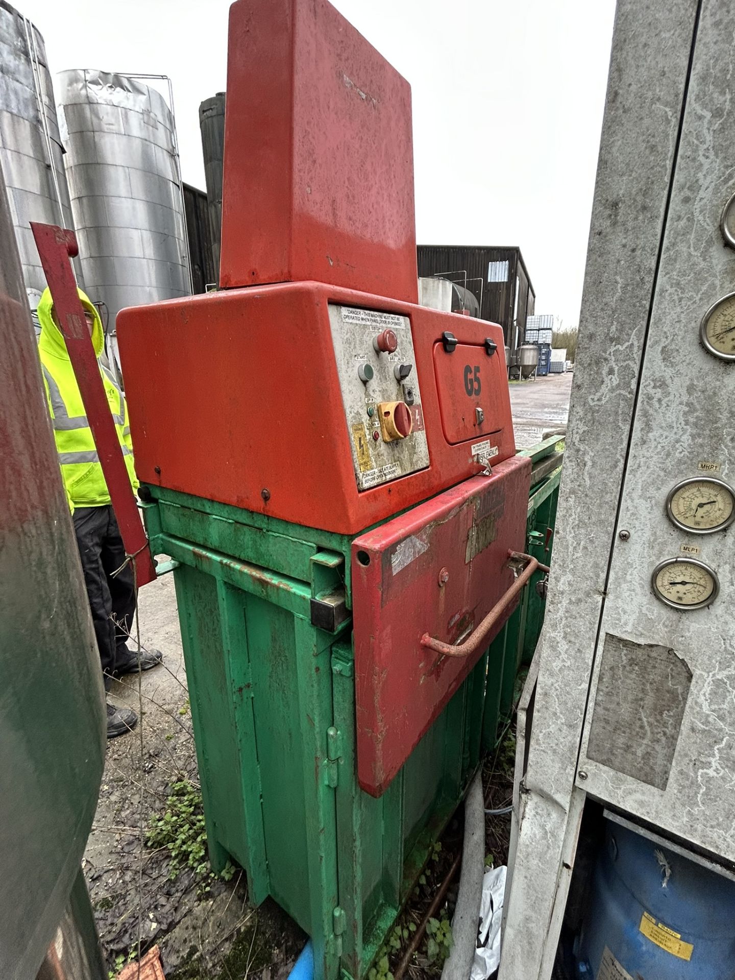Gradeall G5 vertical waste baler / compactor unit. Single phase machine ...