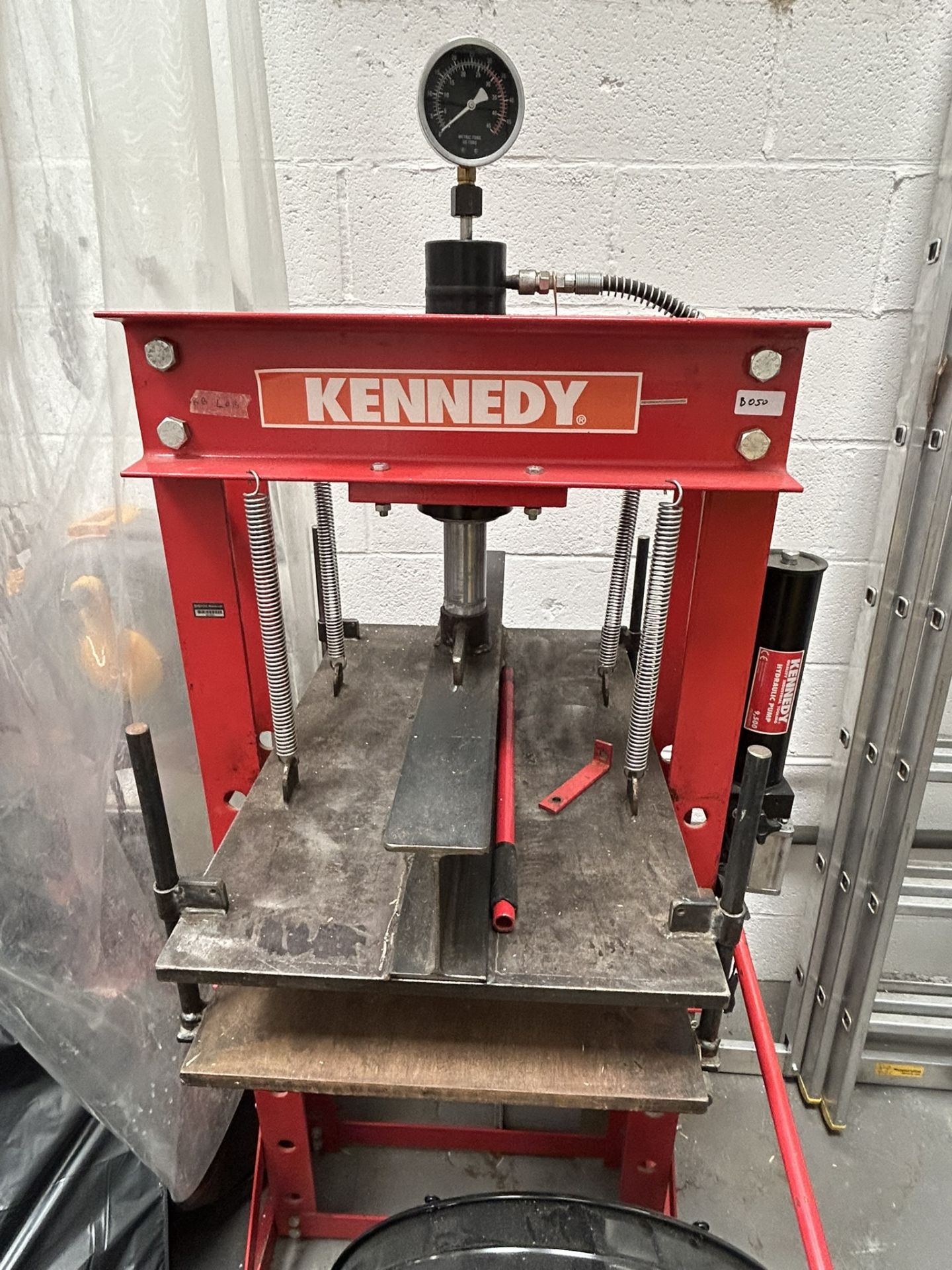 Kennedy 30 Tonne Air Hydraulic Bench Press (Model HBP030)