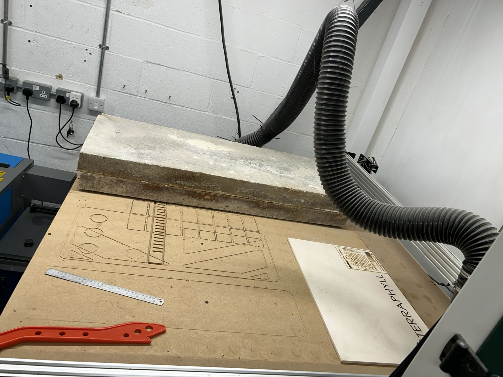 Ooznest WorkBee CNC Router with DeWalt Router & Dust Extraction - Image 10 of 10