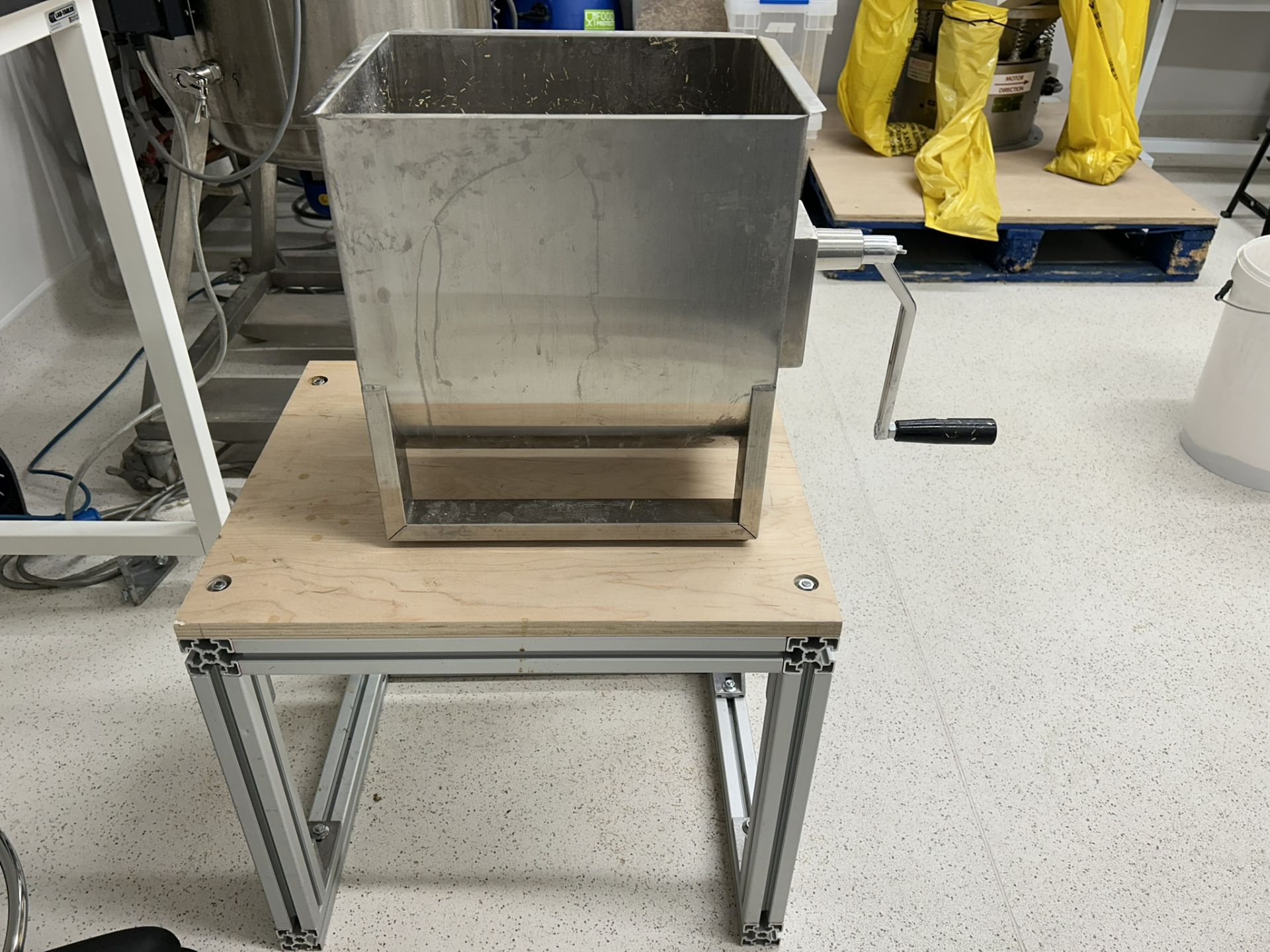 VEVOR BX-30 Stainless Steel Manual Meat Mixer with Stand - Image 5 of 5