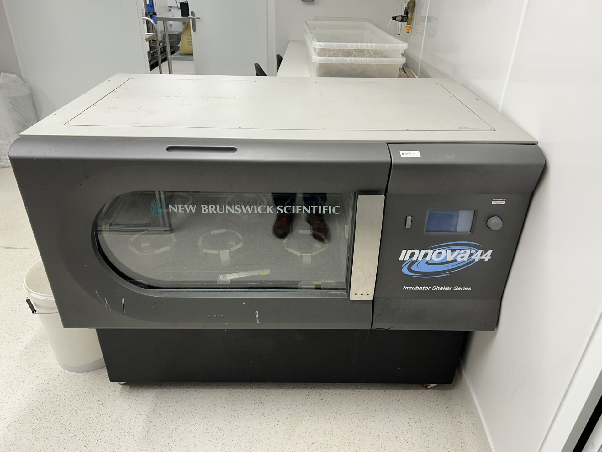 New Brunswick Scientific Innova 44R Incubator Shaker