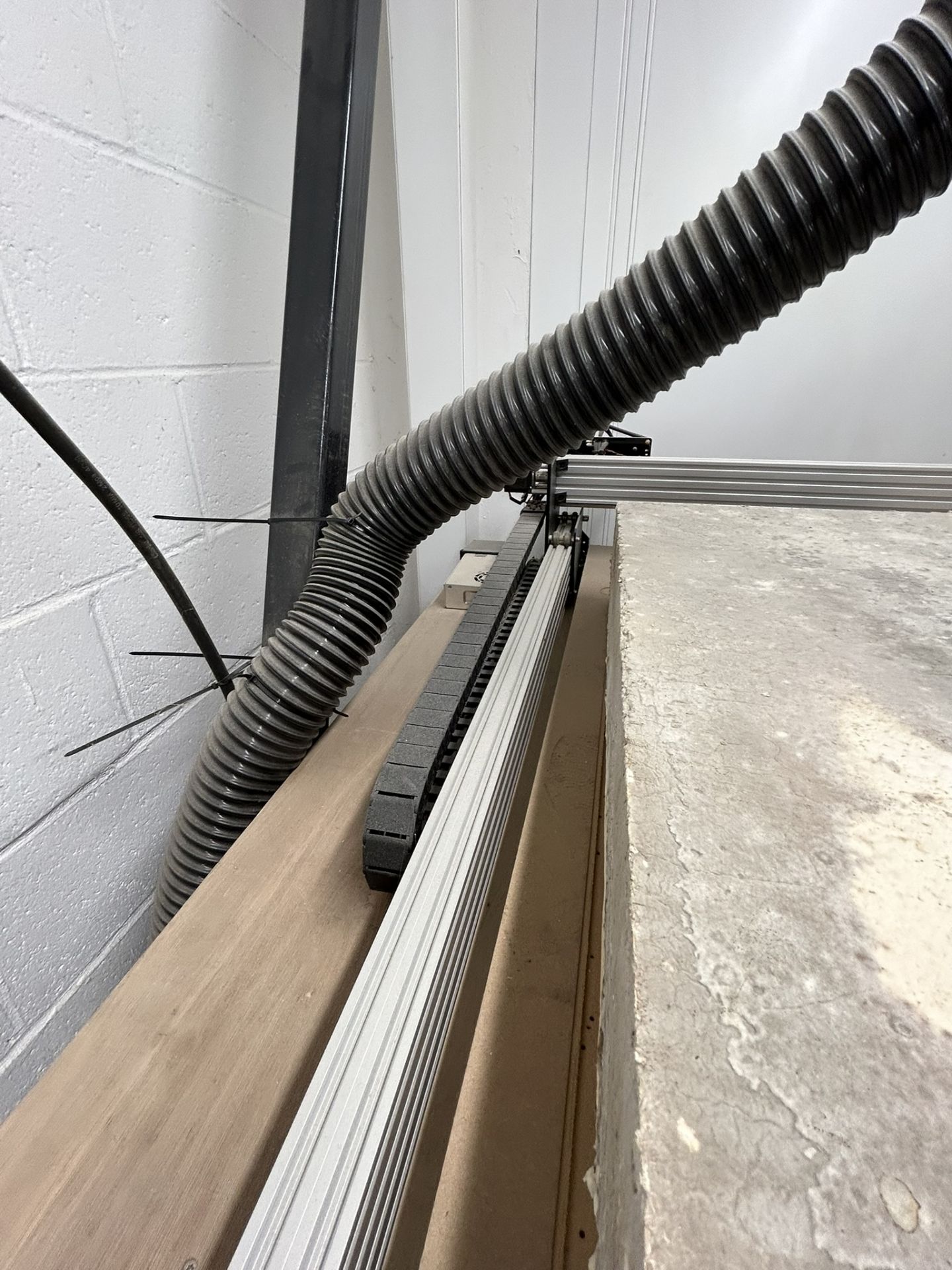 Ooznest WorkBee CNC Router with DeWalt Router & Dust Extraction - Image 8 of 10