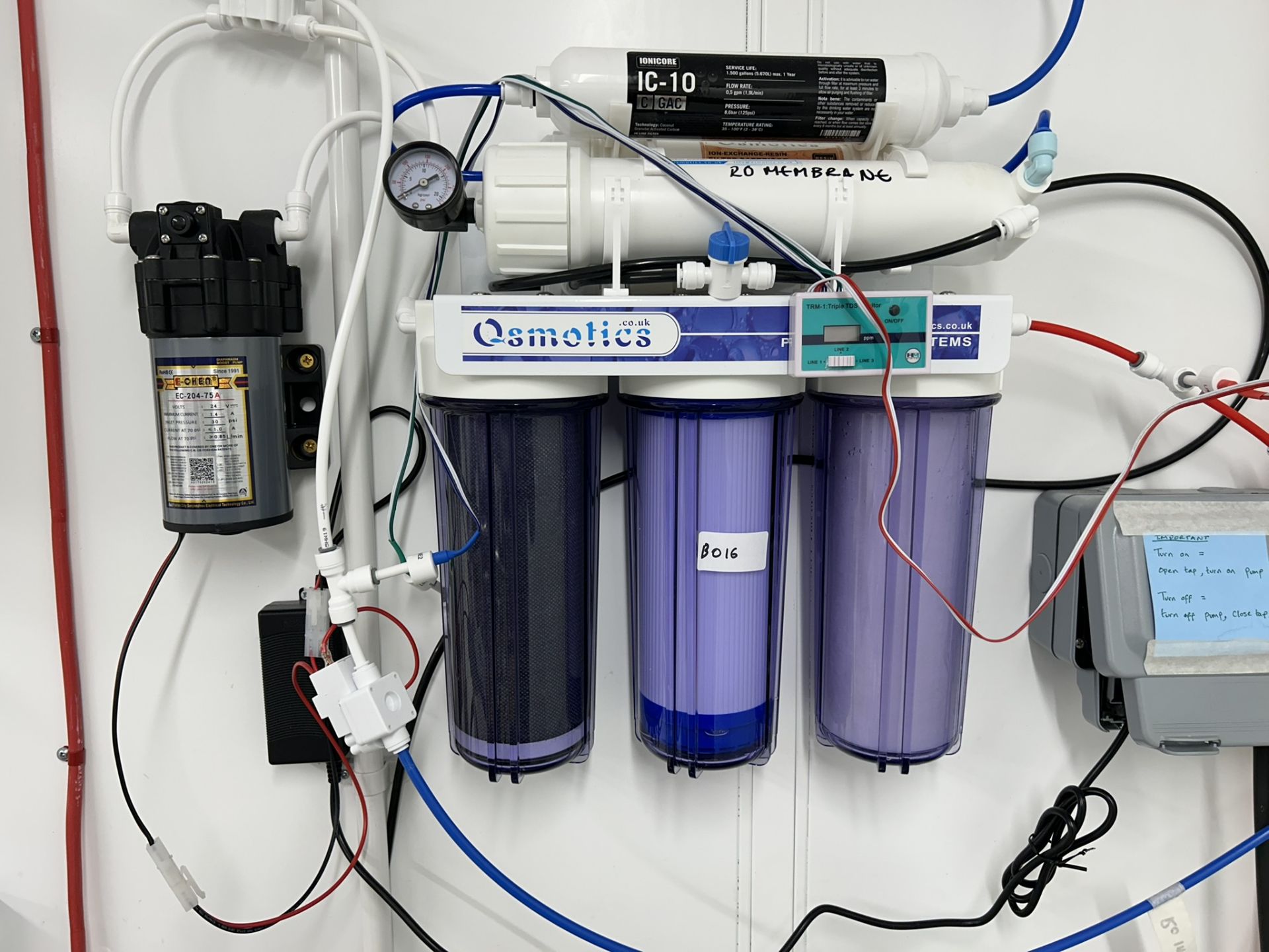 Osmotics Reverse Osmosis Water Purification System with Tank & Pump