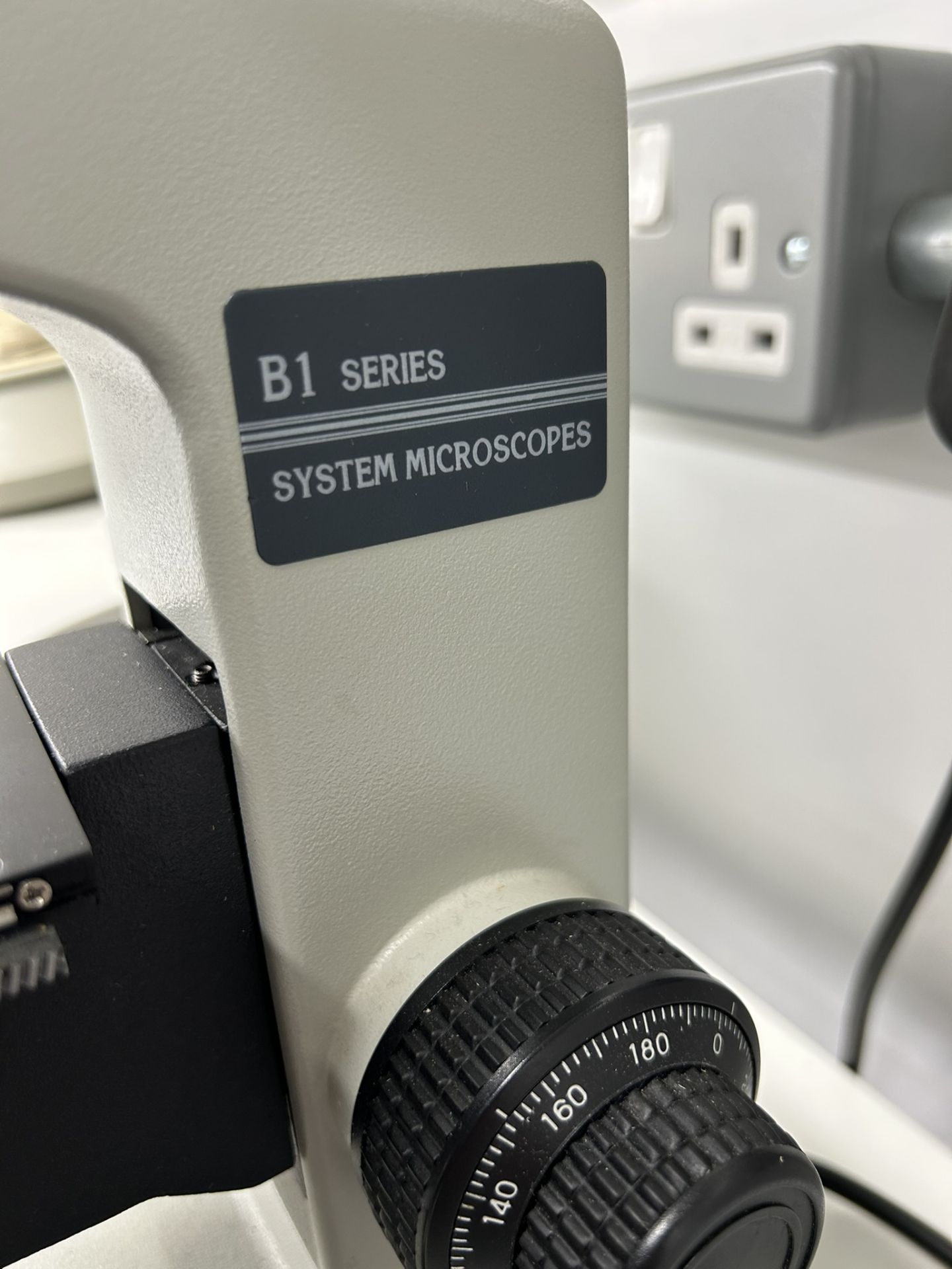 Motic B1 Series Binocular Laboratory Microscope - Image 4 of 7