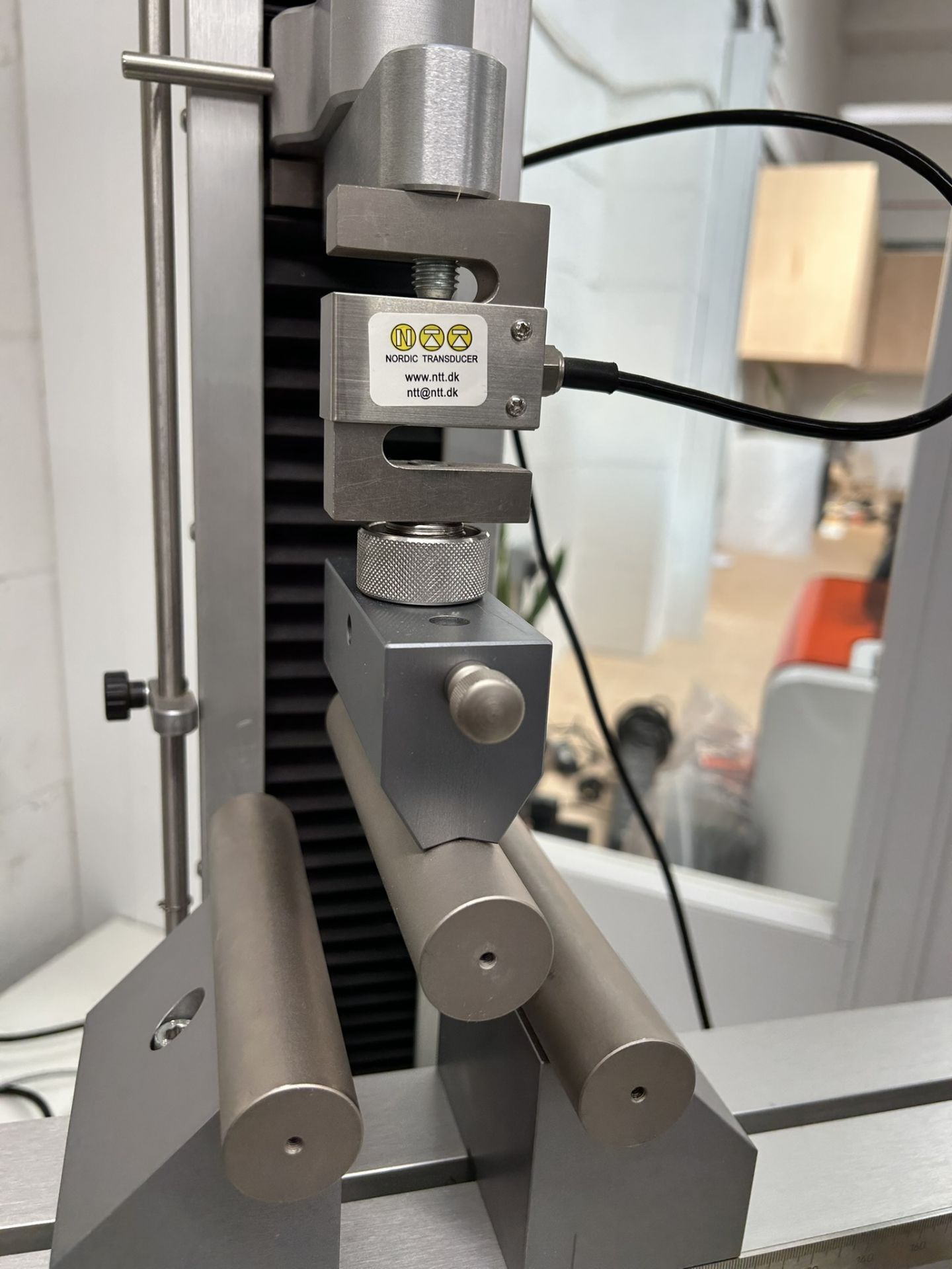 AML Instruments Universal Testing Machine / Tensile Tester (3kN) – TCTN-9110 - Image 4 of 7