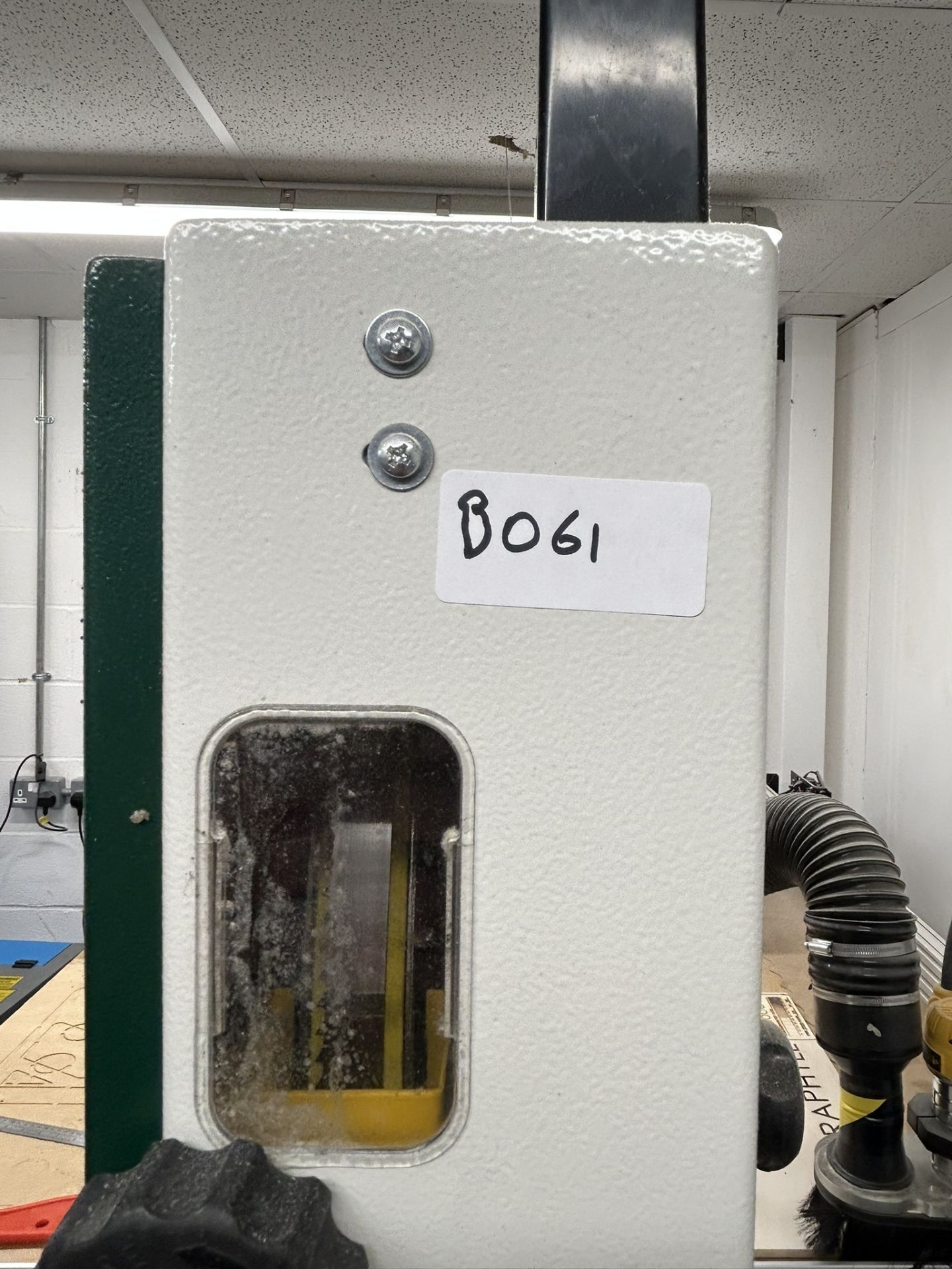 Record Power Sabre-350 14" Bandsaw with Dust Extractor - Image 2 of 11