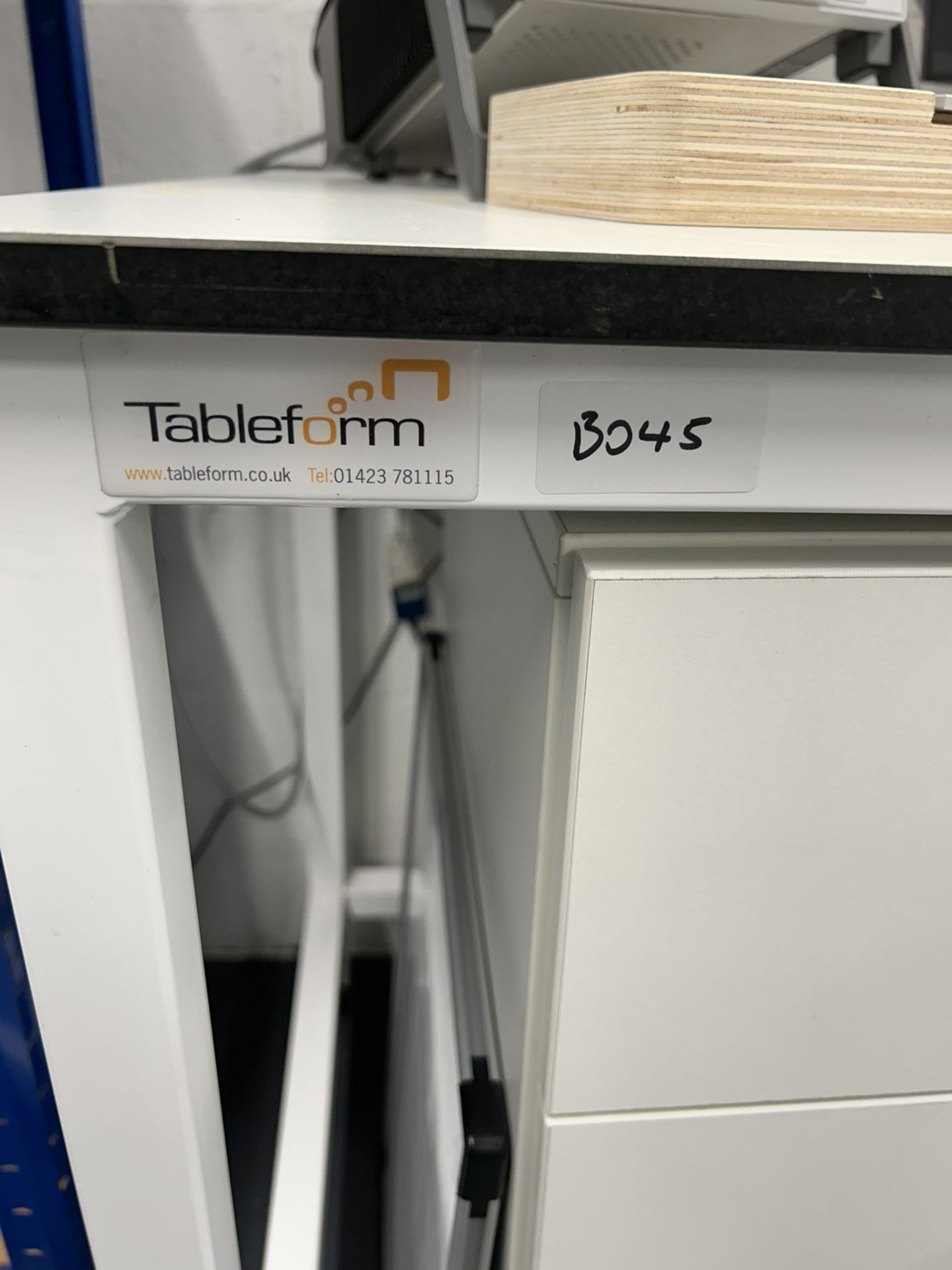 Laboratory Workbench / Lab Table – Heavy Duty – Chemical Resistant Top - Image 4 of 4