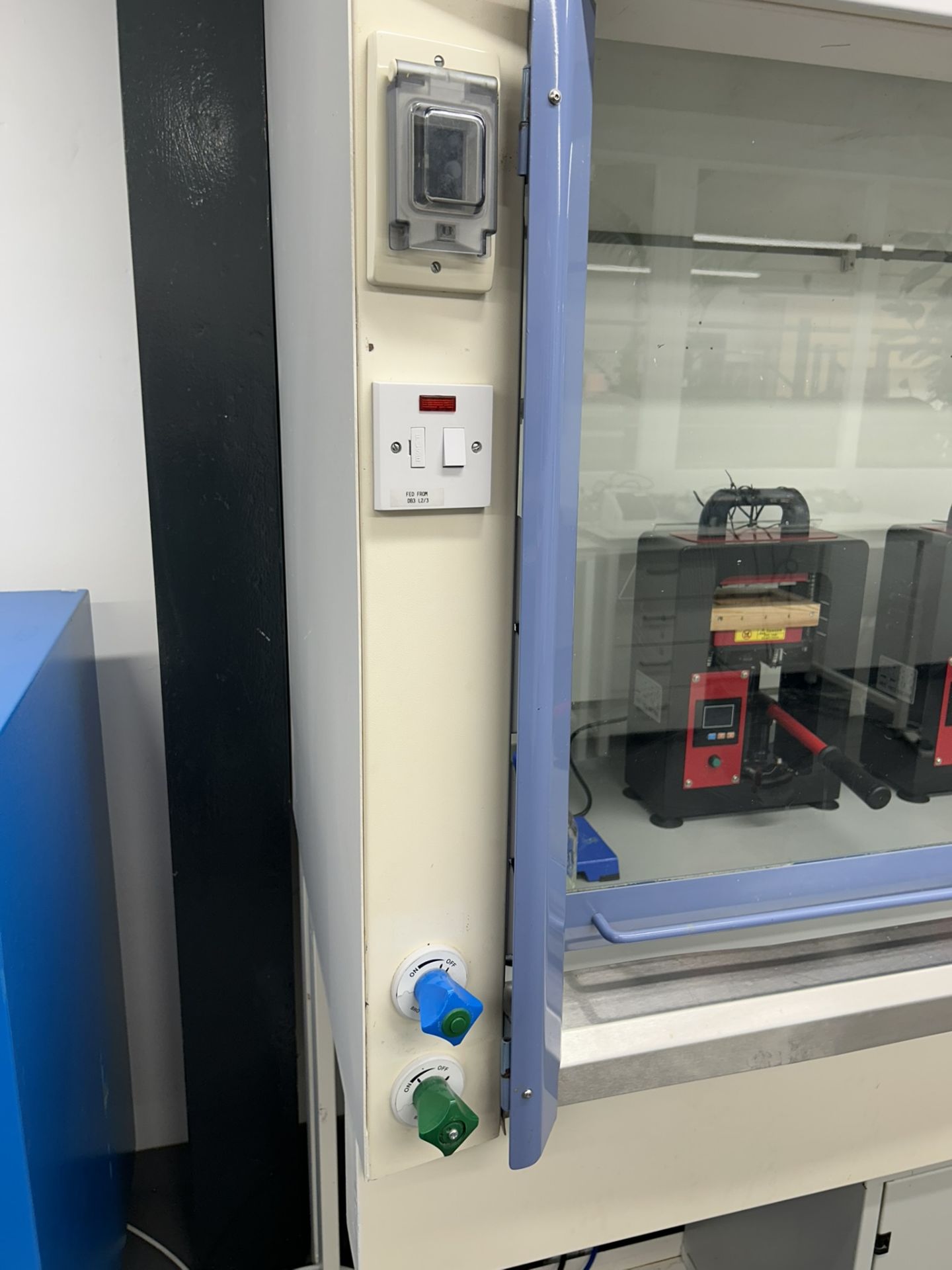 MACH-AIRE Laboratory Fume Cupboard / Extraction Cabinet with Airflow Monitor – Working - Image 5 of 7