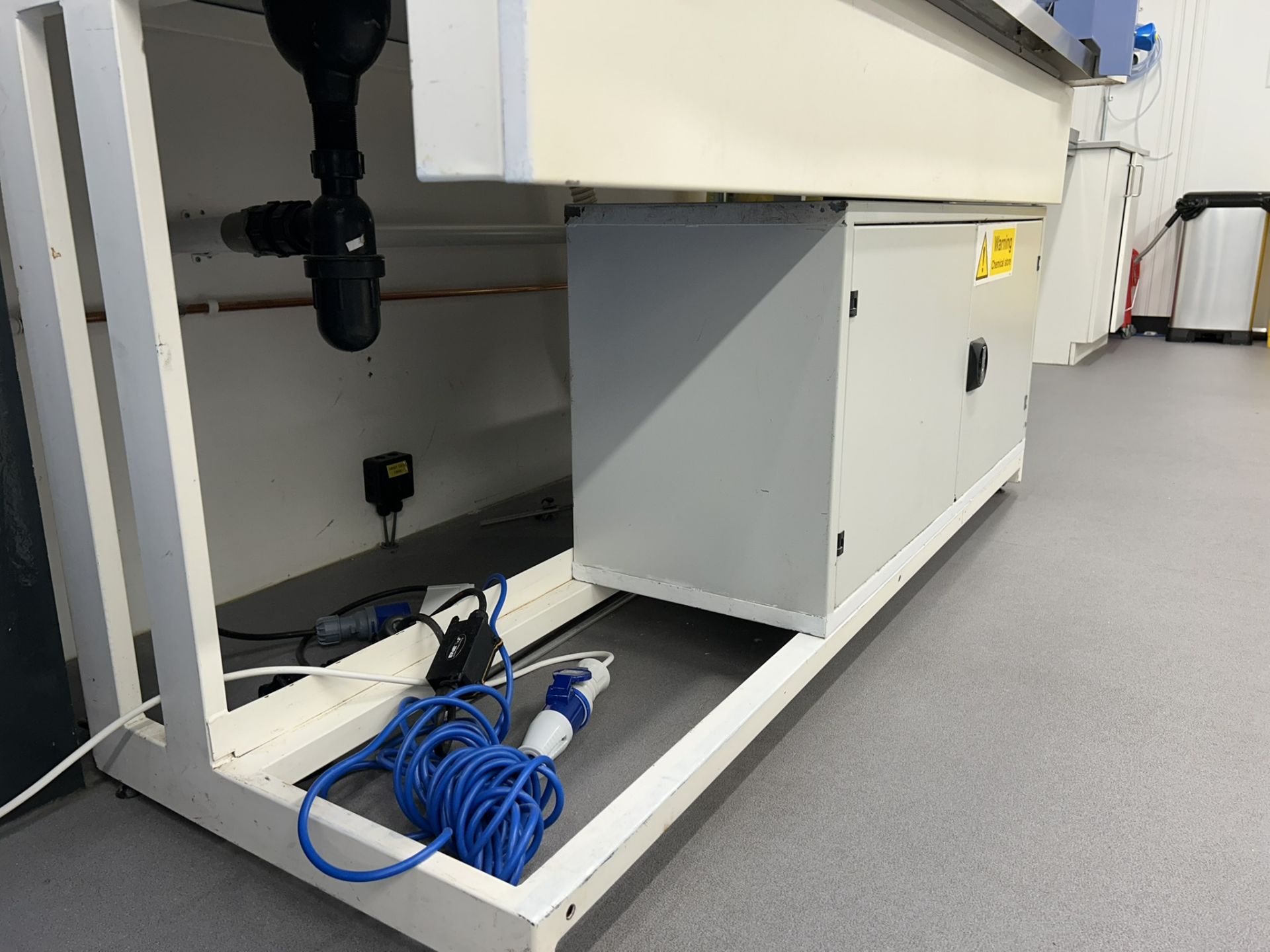 MACH-AIRE Laboratory Fume Cupboard / Extraction Cabinet with Airflow Monitor – Working - Image 6 of 7