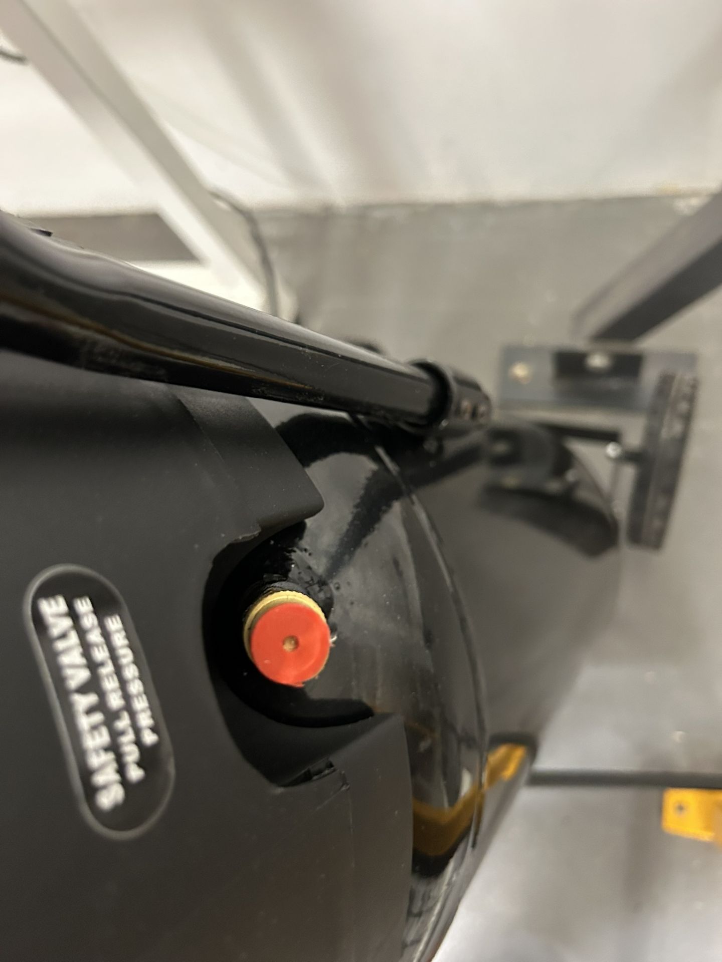 SGS SC50VT 50L Air Compressor (2HP, 10 Bar) - Image 5 of 6