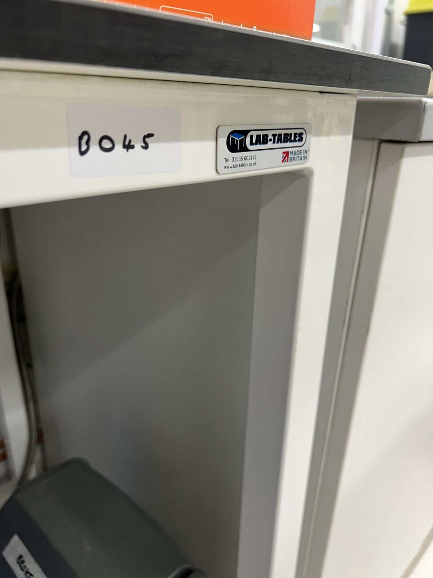 Laboratory Workbench / Lab Table – Heavy Duty – Chemical Resistant Top - Image 2 of 4