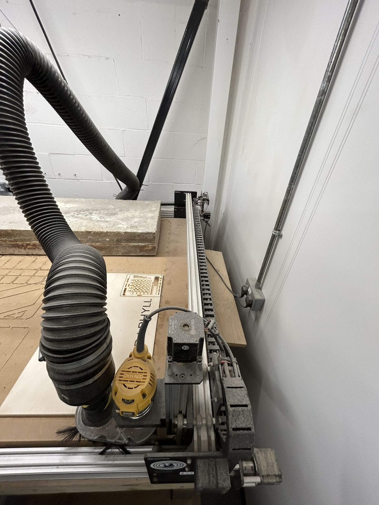 Ooznest WorkBee CNC Router with DeWalt Router & Dust Extraction - Image 4 of 10