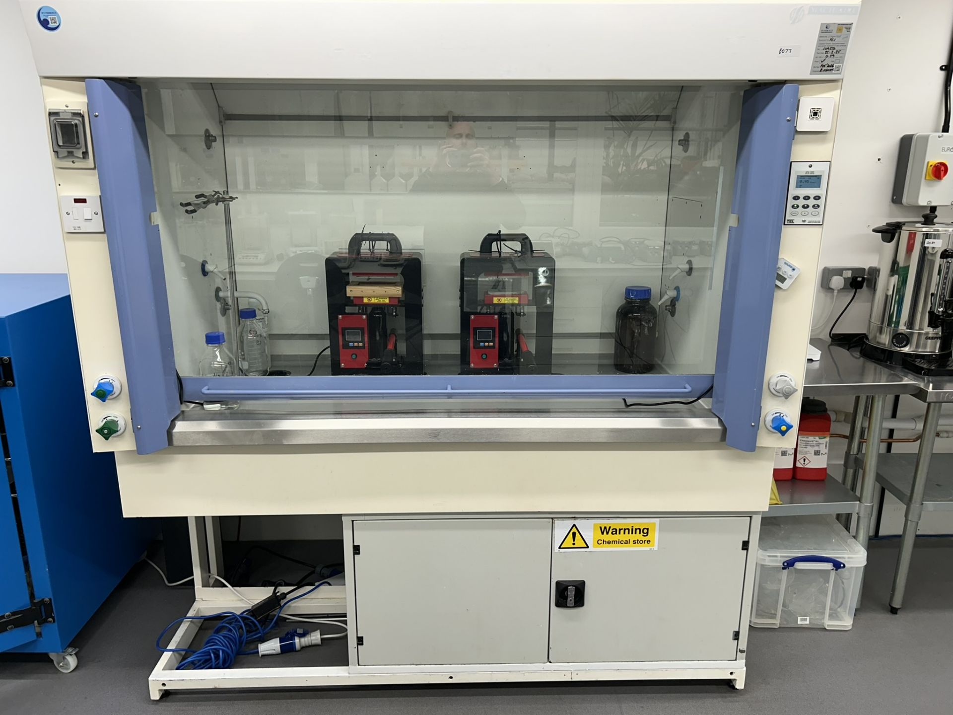 MACH-AIRE Laboratory Fume Cupboard / Extraction Cabinet with Airflow Monitor – Working - Image 4 of 7