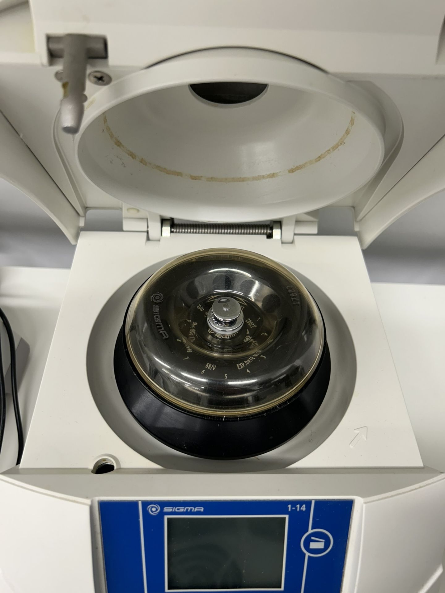 Sigma 1-14 Benchtop Laboratory Centrifuge with Rotor – Model 1-14 - Image 2 of 5