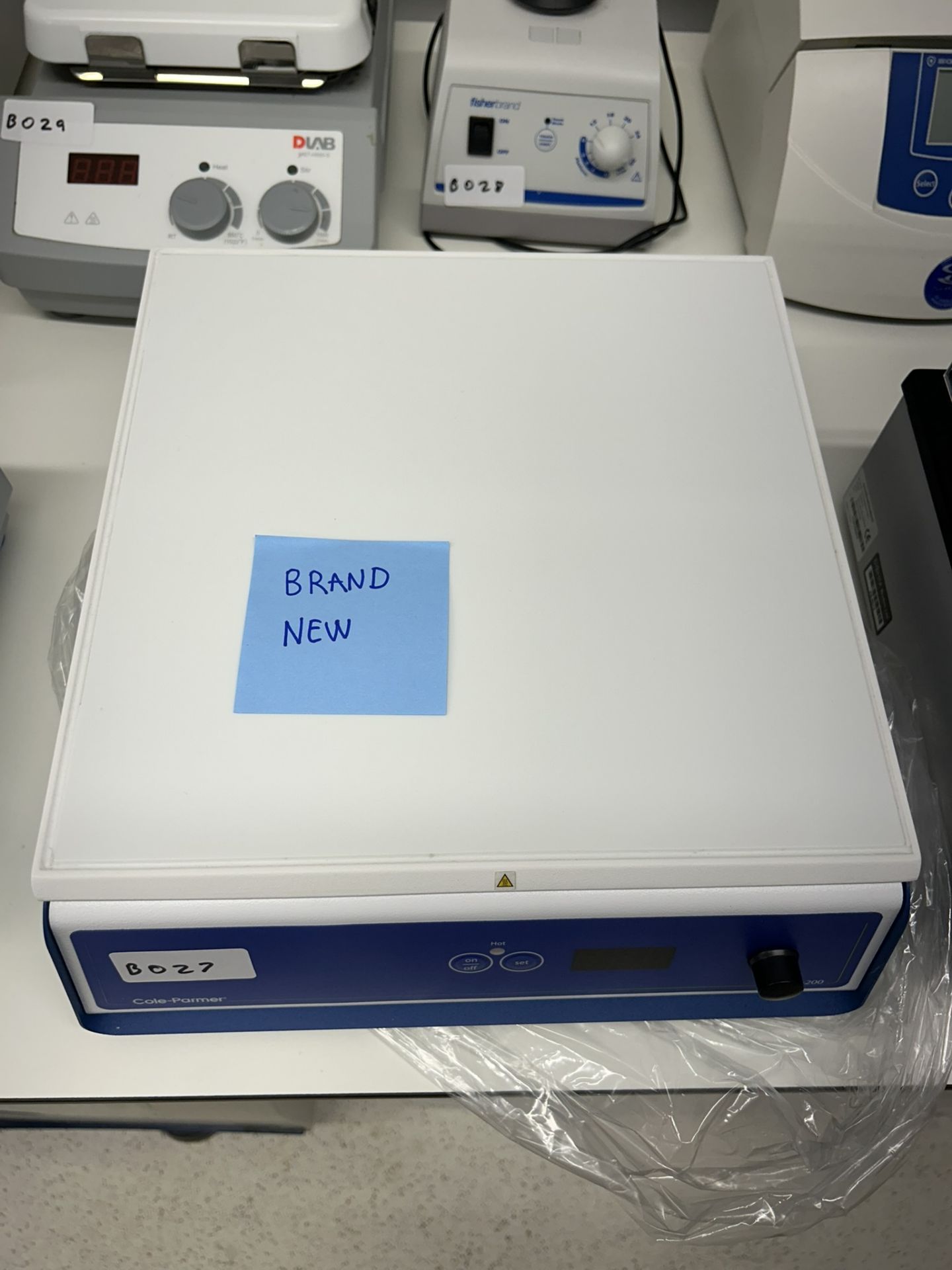 Cole-Parmer HP-200 Digital Hotplate – New / Unused